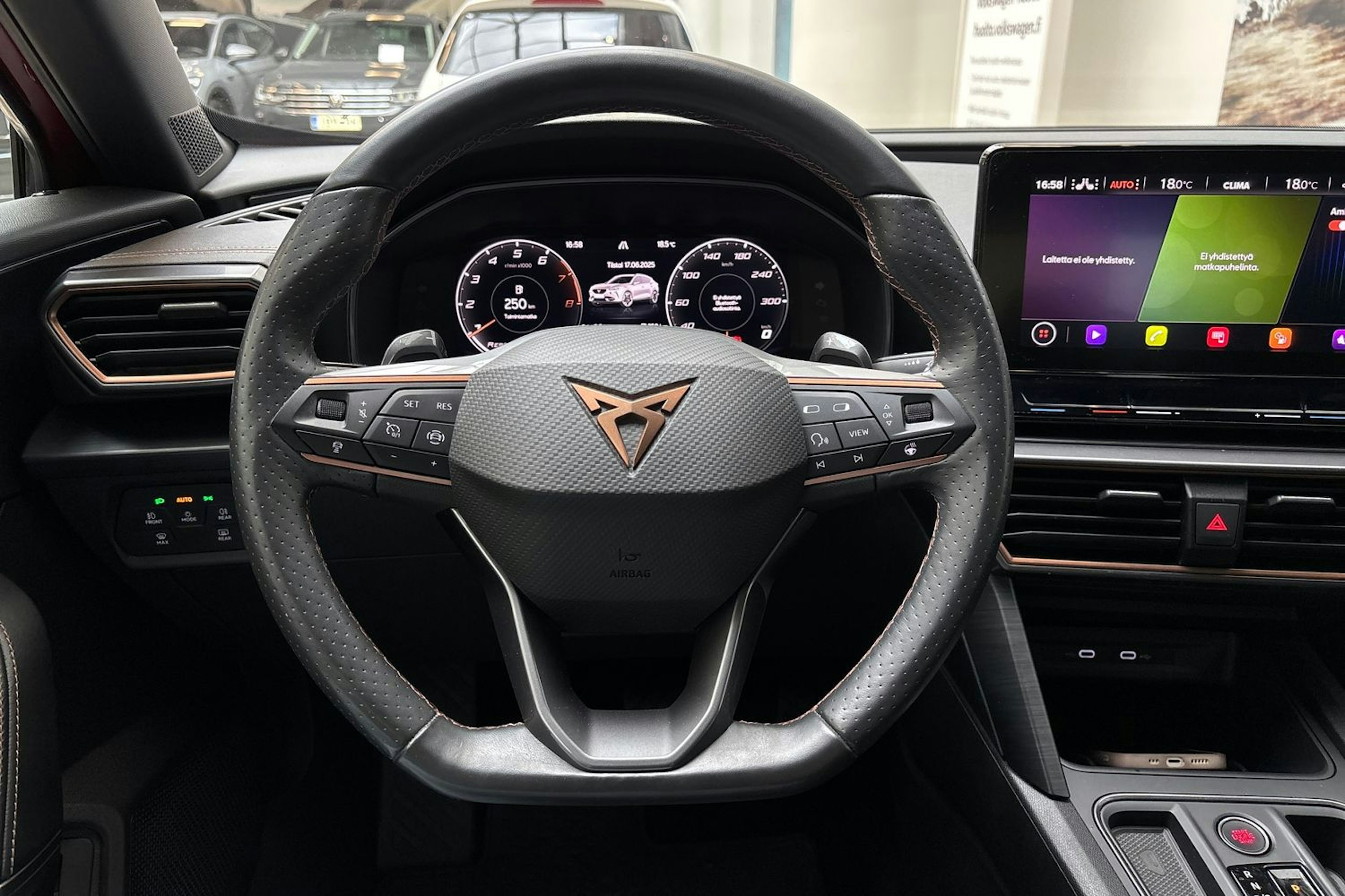 punainen CUPRA Formentor 2022 kuva 21.