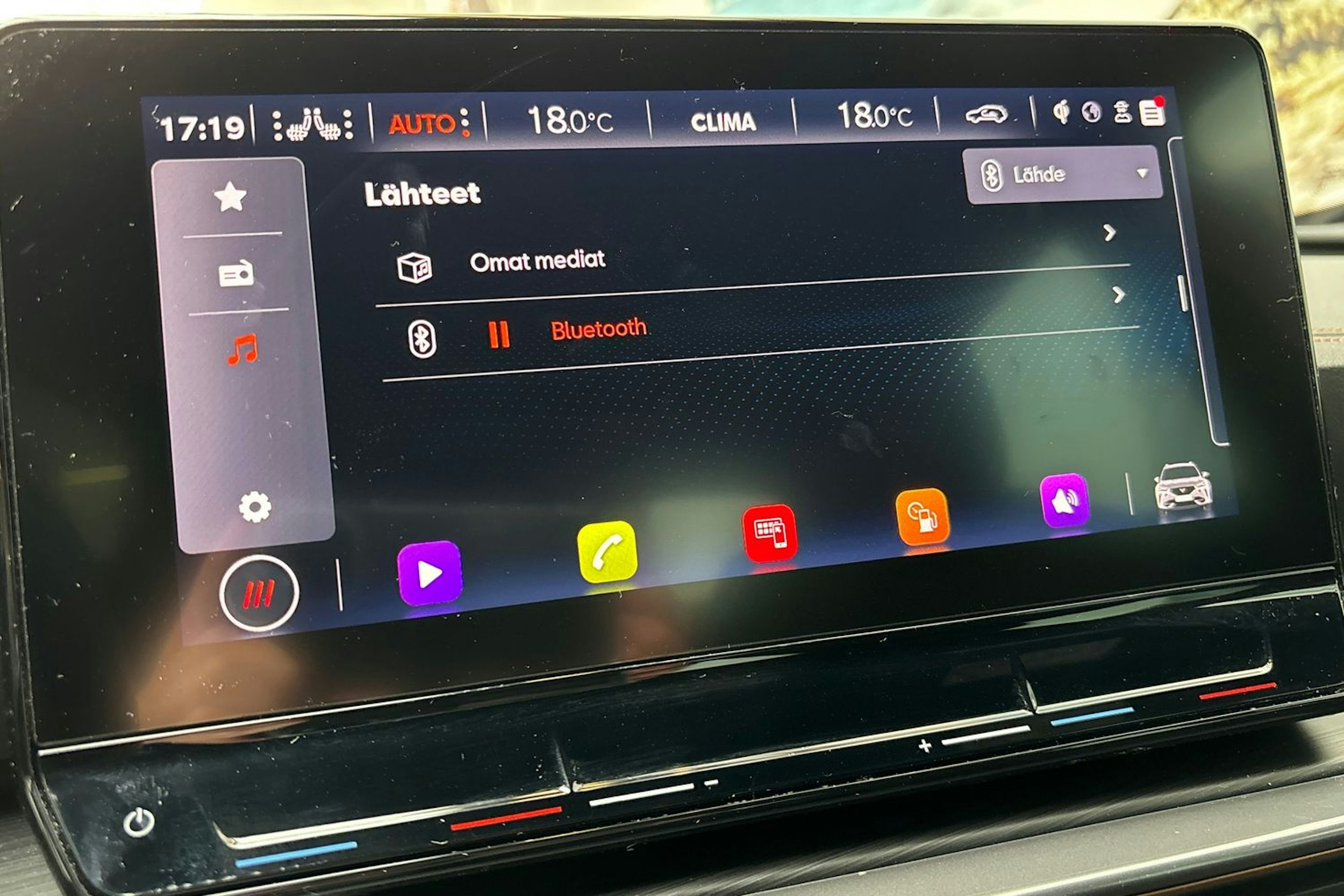 punainen CUPRA Formentor 2022 kuva 25.