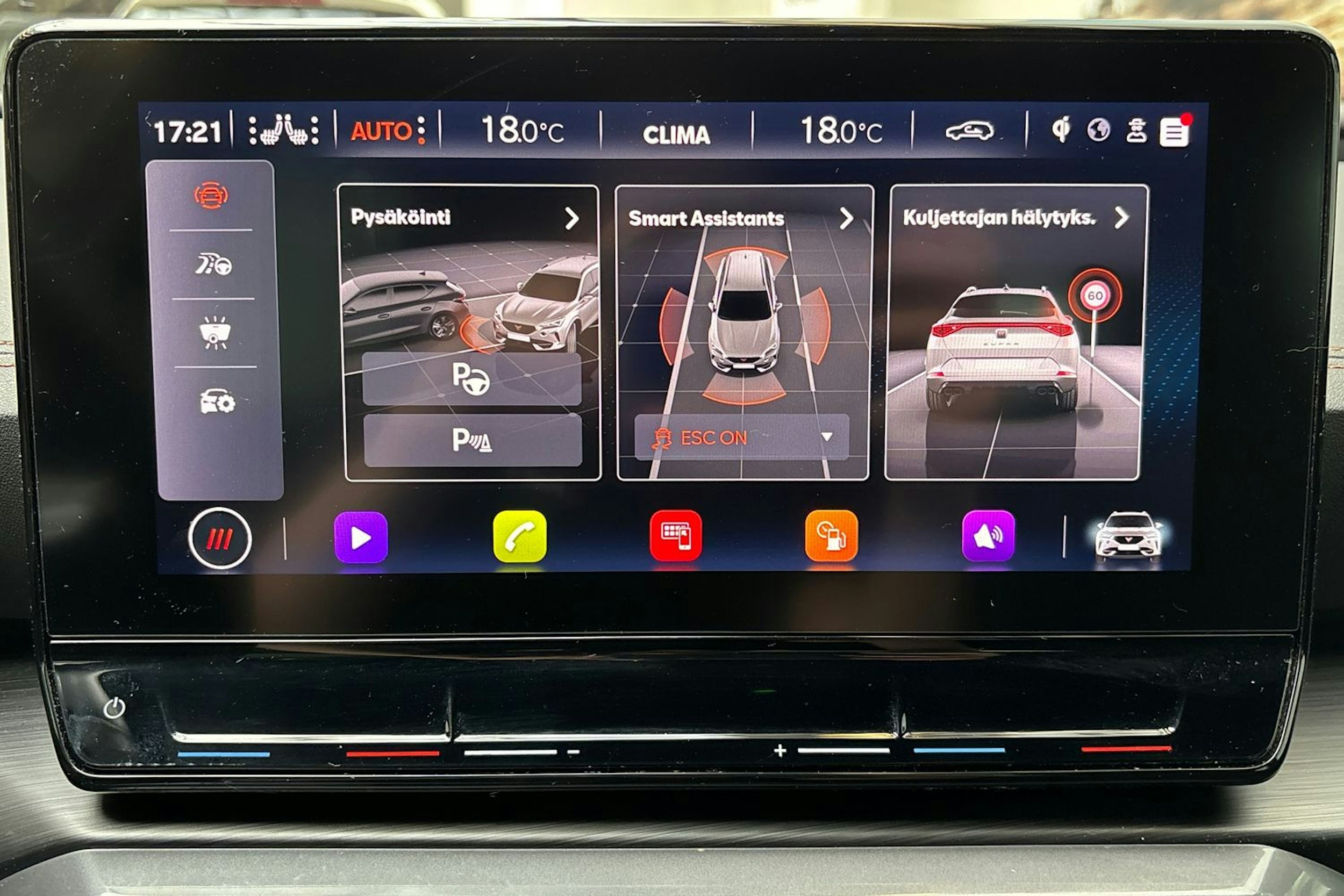 punainen CUPRA Formentor 2022 kuva 26.
