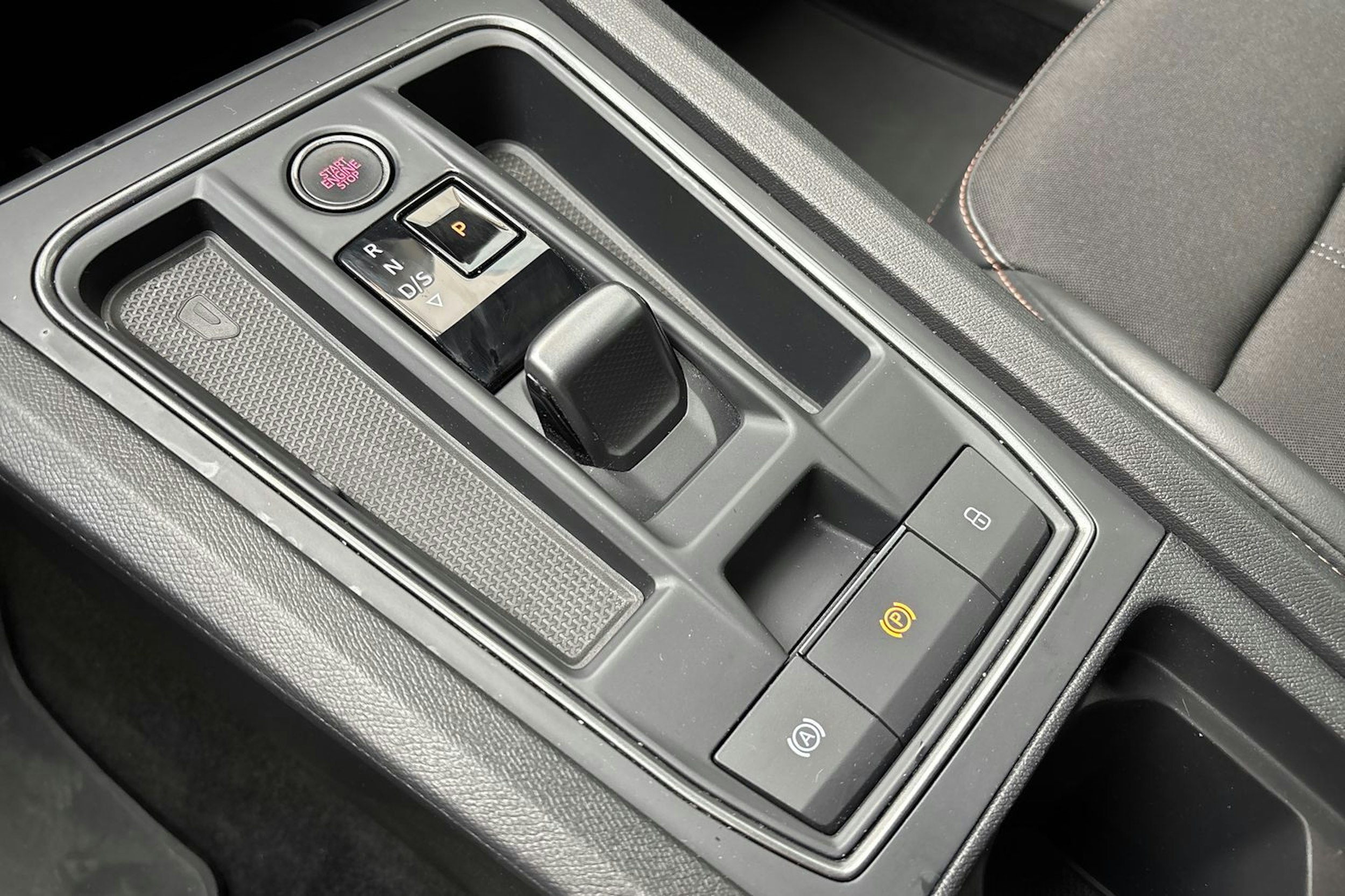punainen CUPRA Formentor 2022 kuva 28.