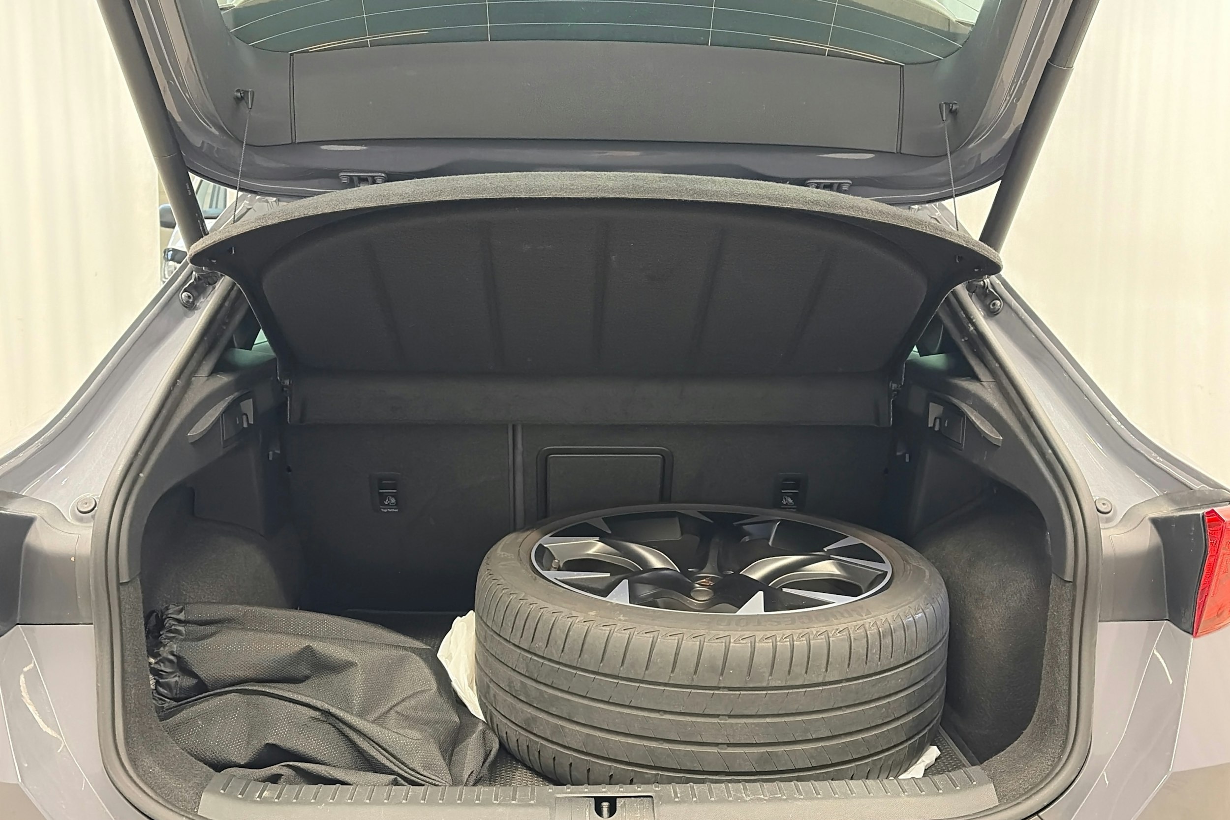 harmaa CUPRA Formentor 2022 kuva 14.