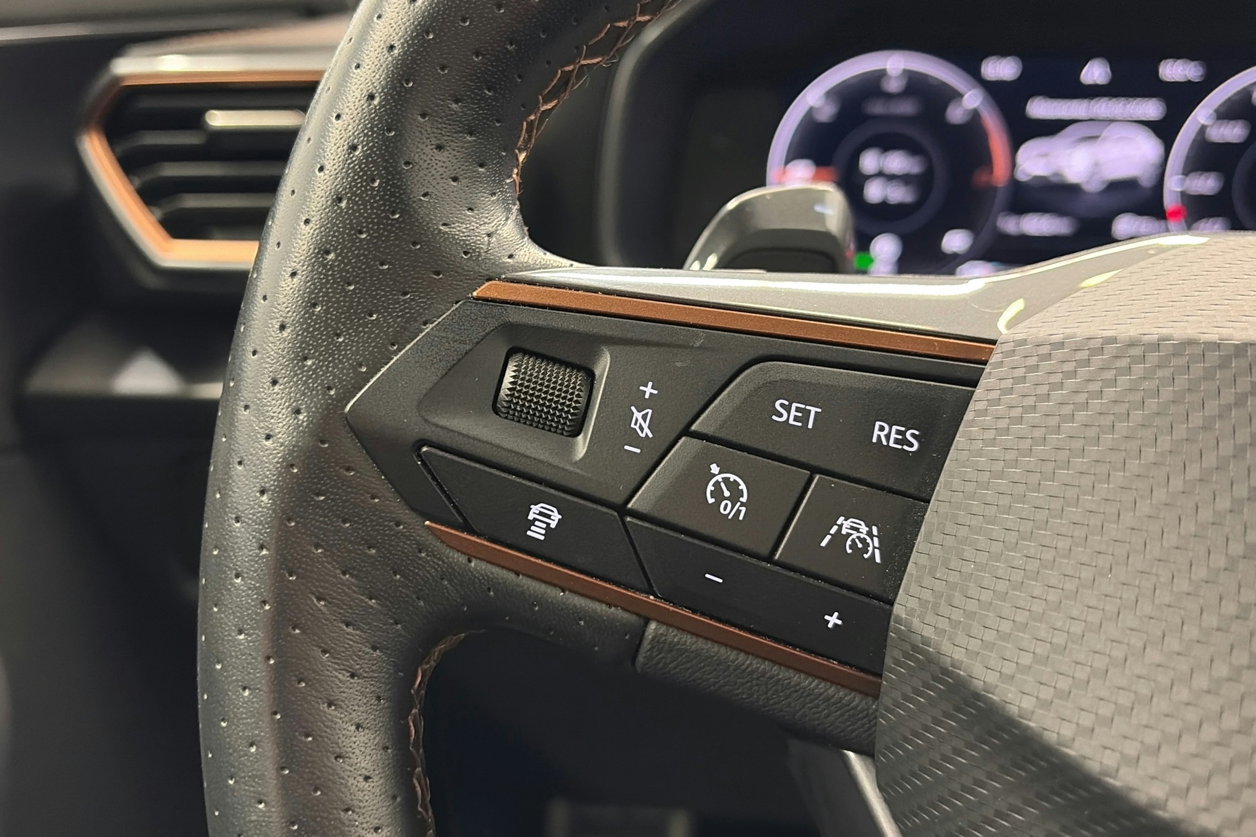 harmaa CUPRA Formentor 2022 kuva 19.