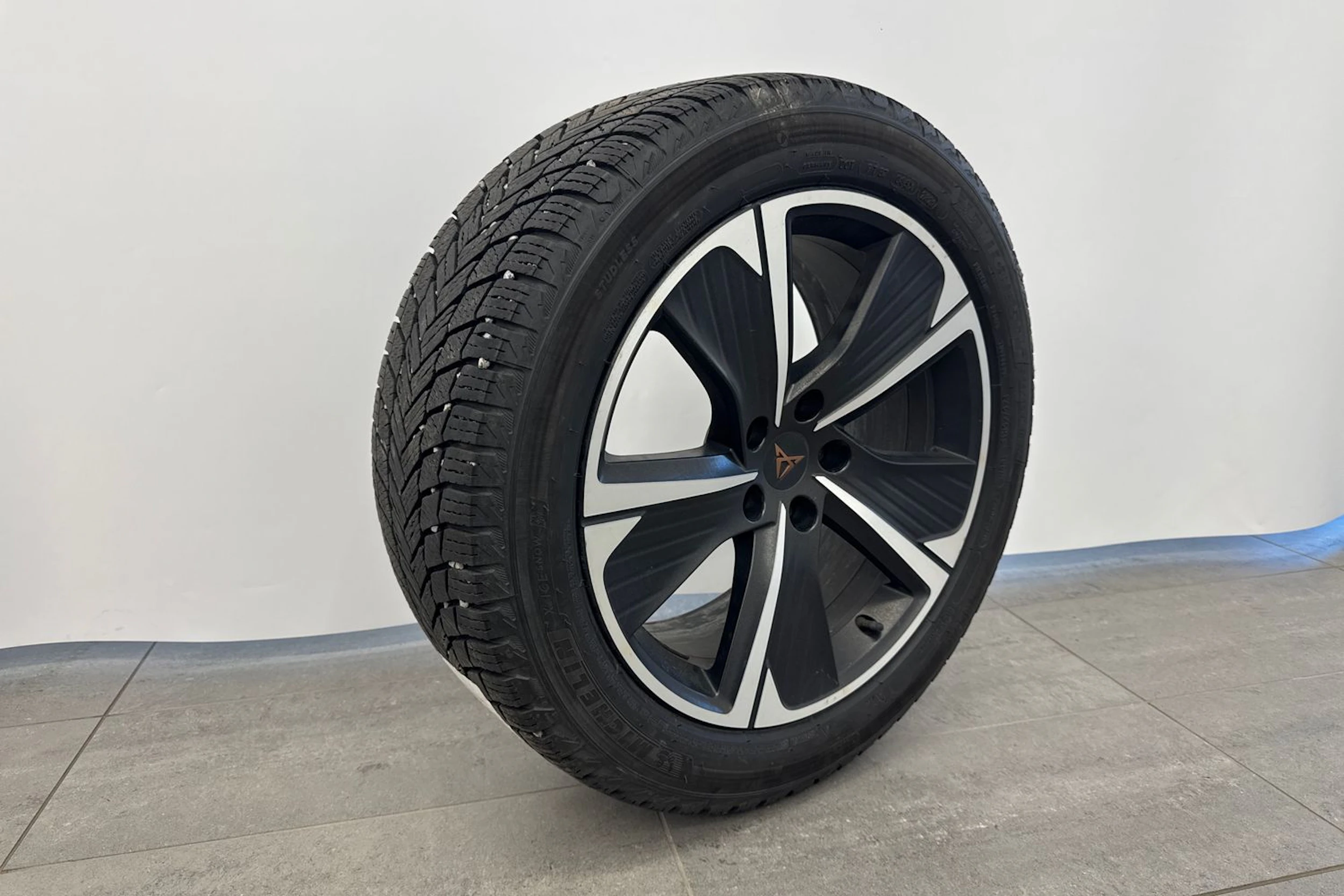 punainen CUPRA Formentor 2022 kuva 10.