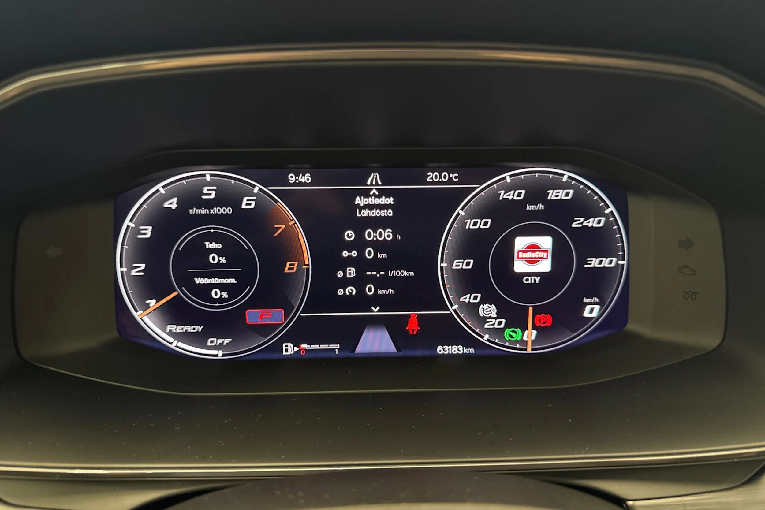 punainen CUPRA Formentor 2022 kuva 11.
