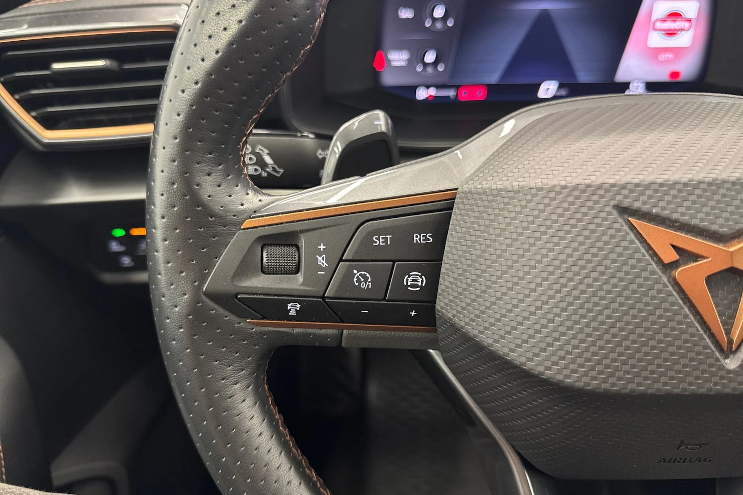 punainen CUPRA Formentor 2022 kuva 12.