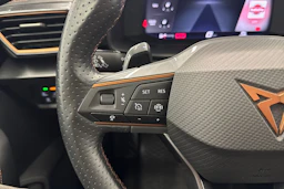 punainen CUPRA Formentor 2022 kuva 12.