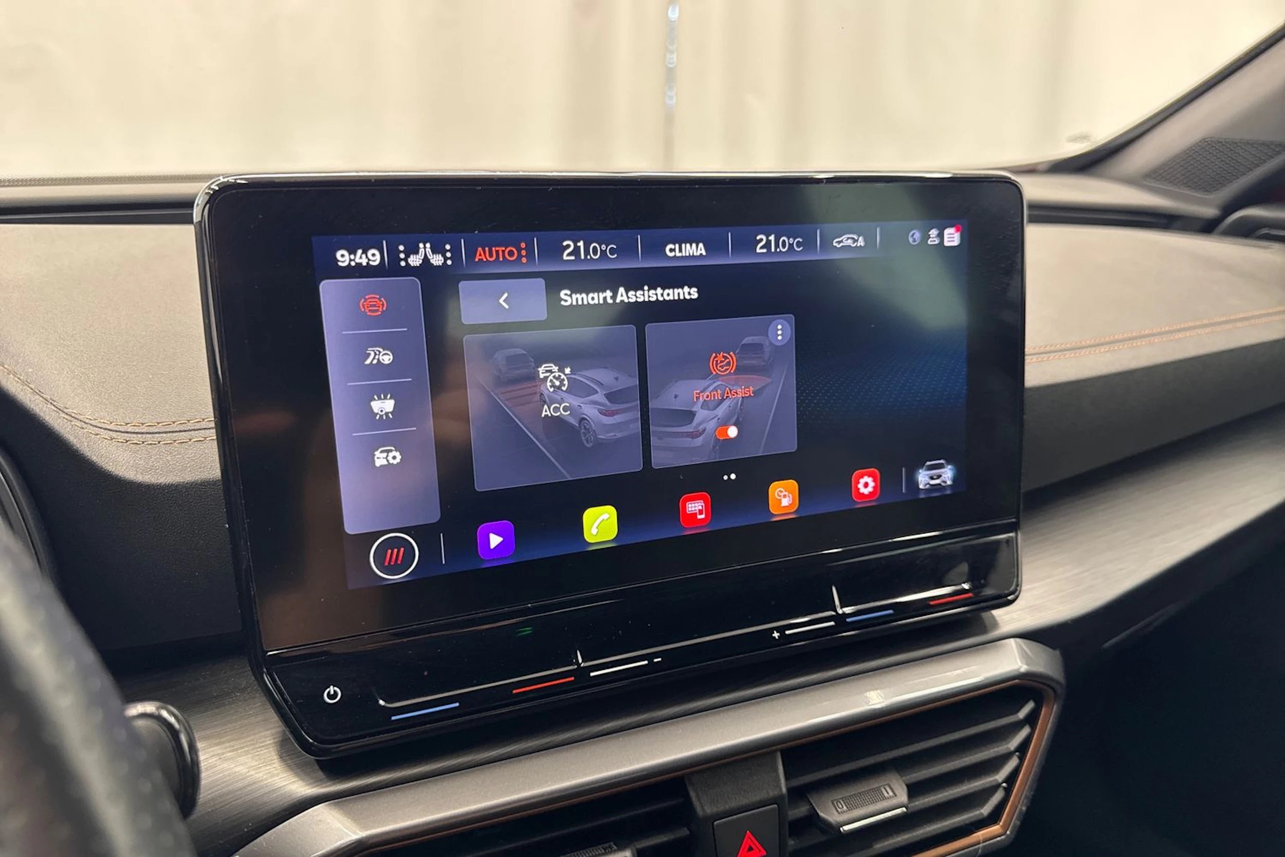 punainen CUPRA Formentor 2022 kuva 16.