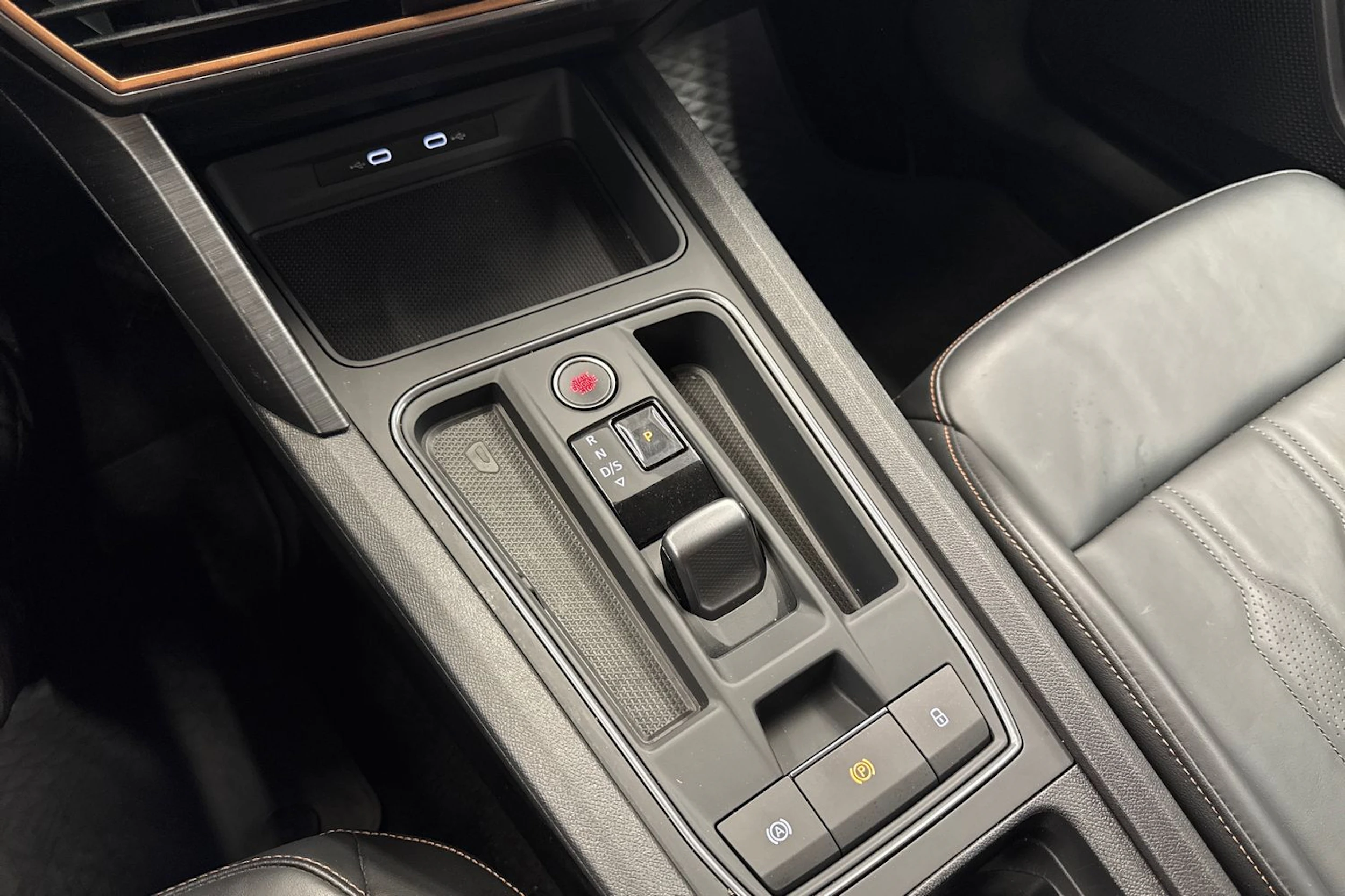 punainen CUPRA Formentor 2022 kuva 19.