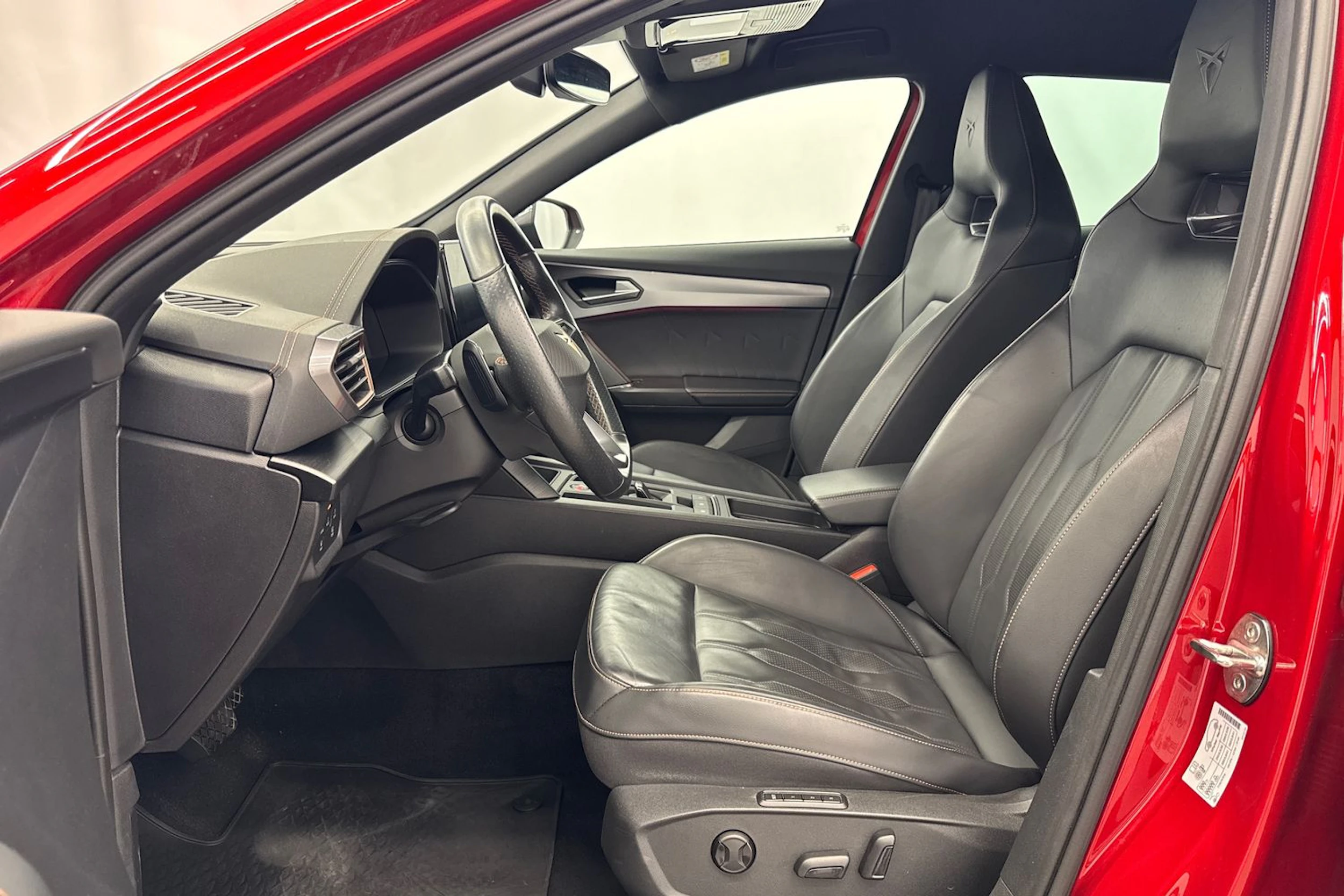 punainen CUPRA Formentor 2022 kuva 22.