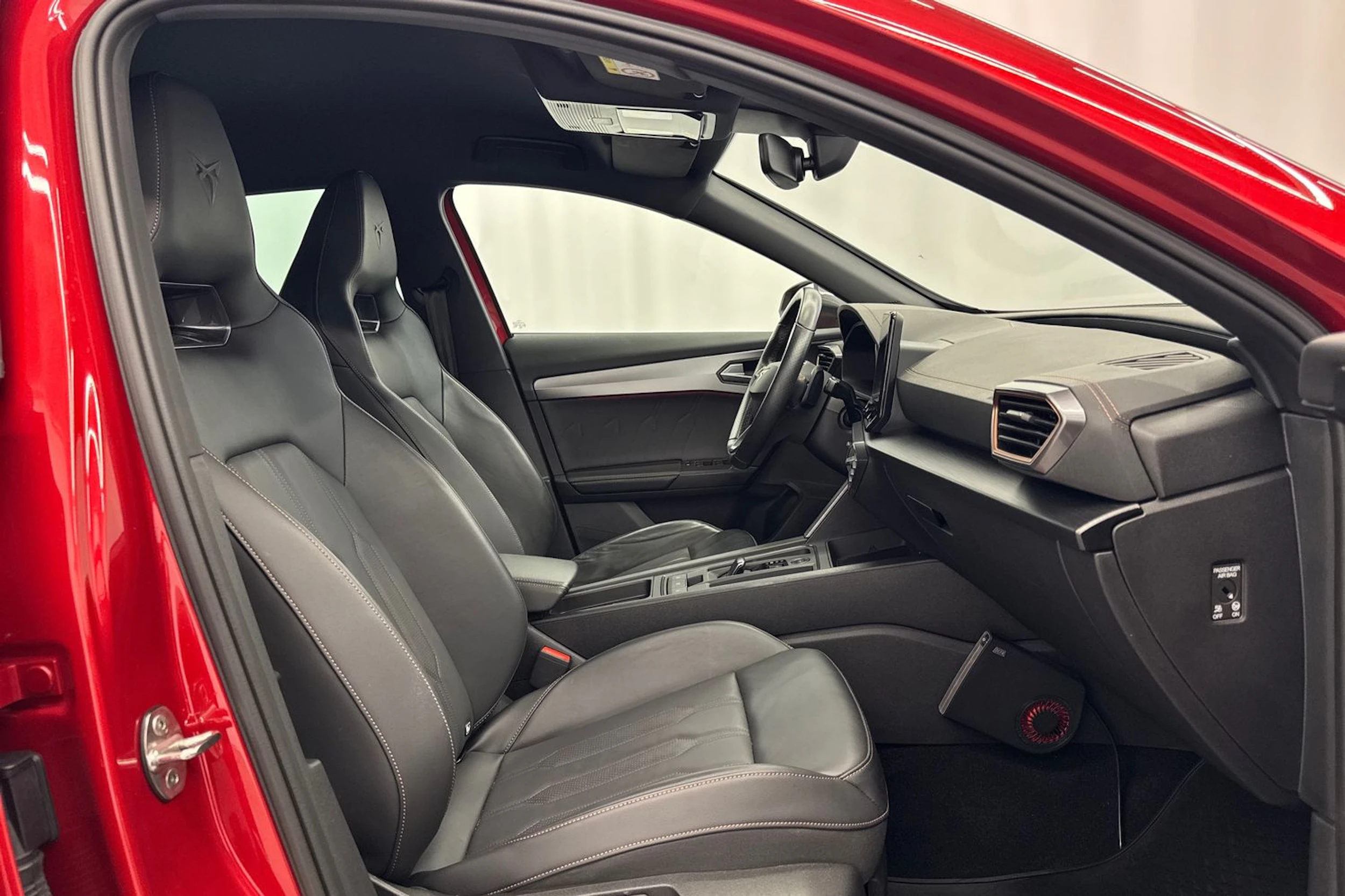 punainen CUPRA Formentor 2022 kuva 23.