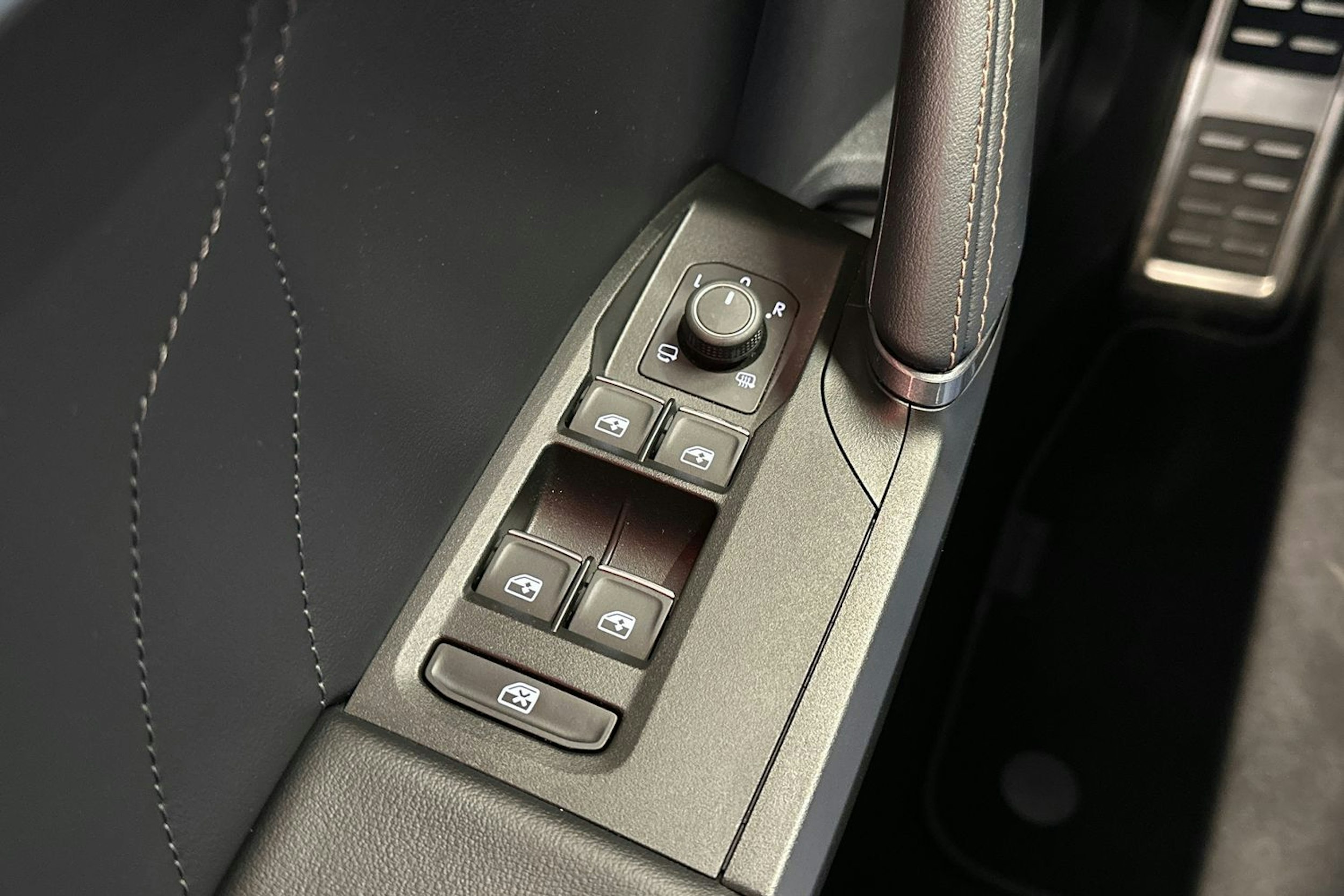 musta CUPRA Formentor 2022 kuva 28.