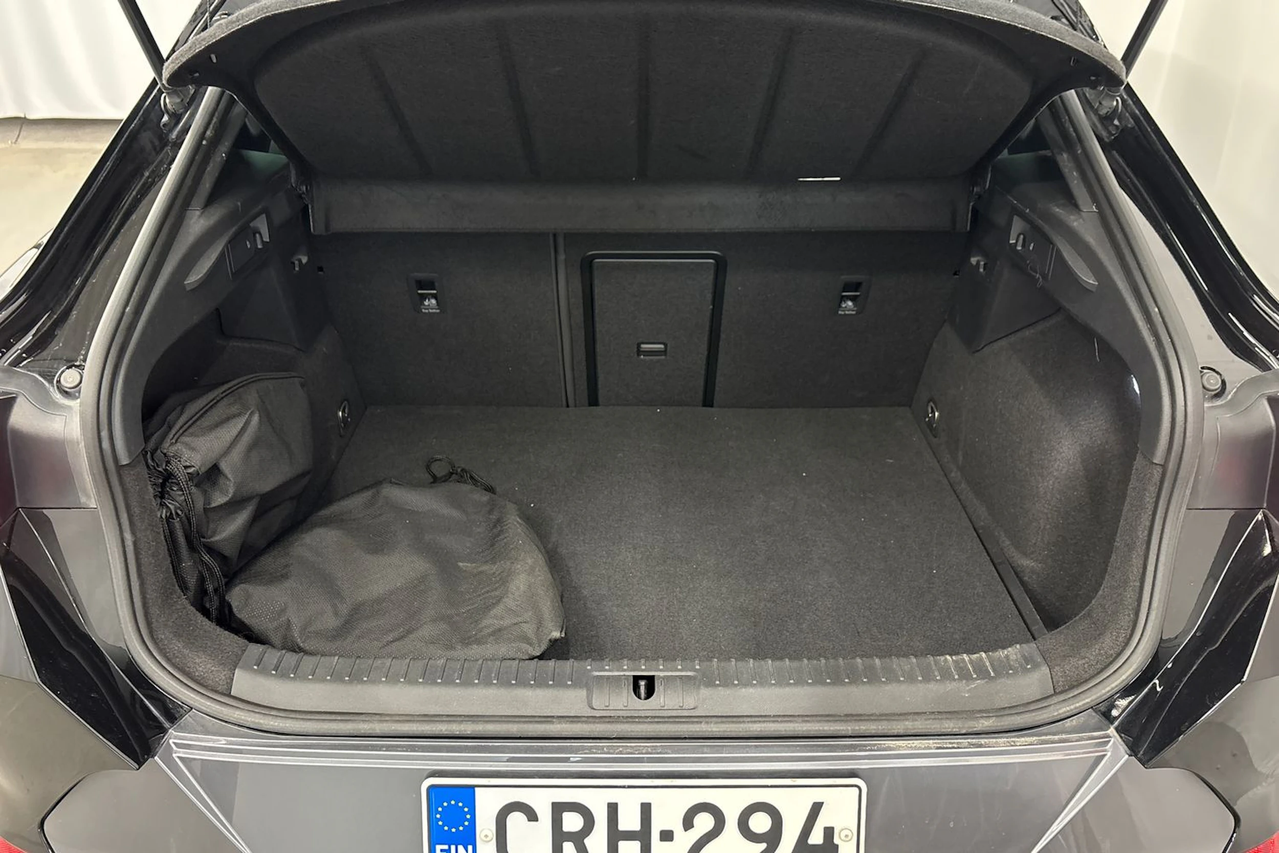 musta CUPRA Formentor 2023 kuva 17.