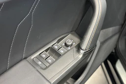 musta CUPRA Formentor 2023 kuva 18.