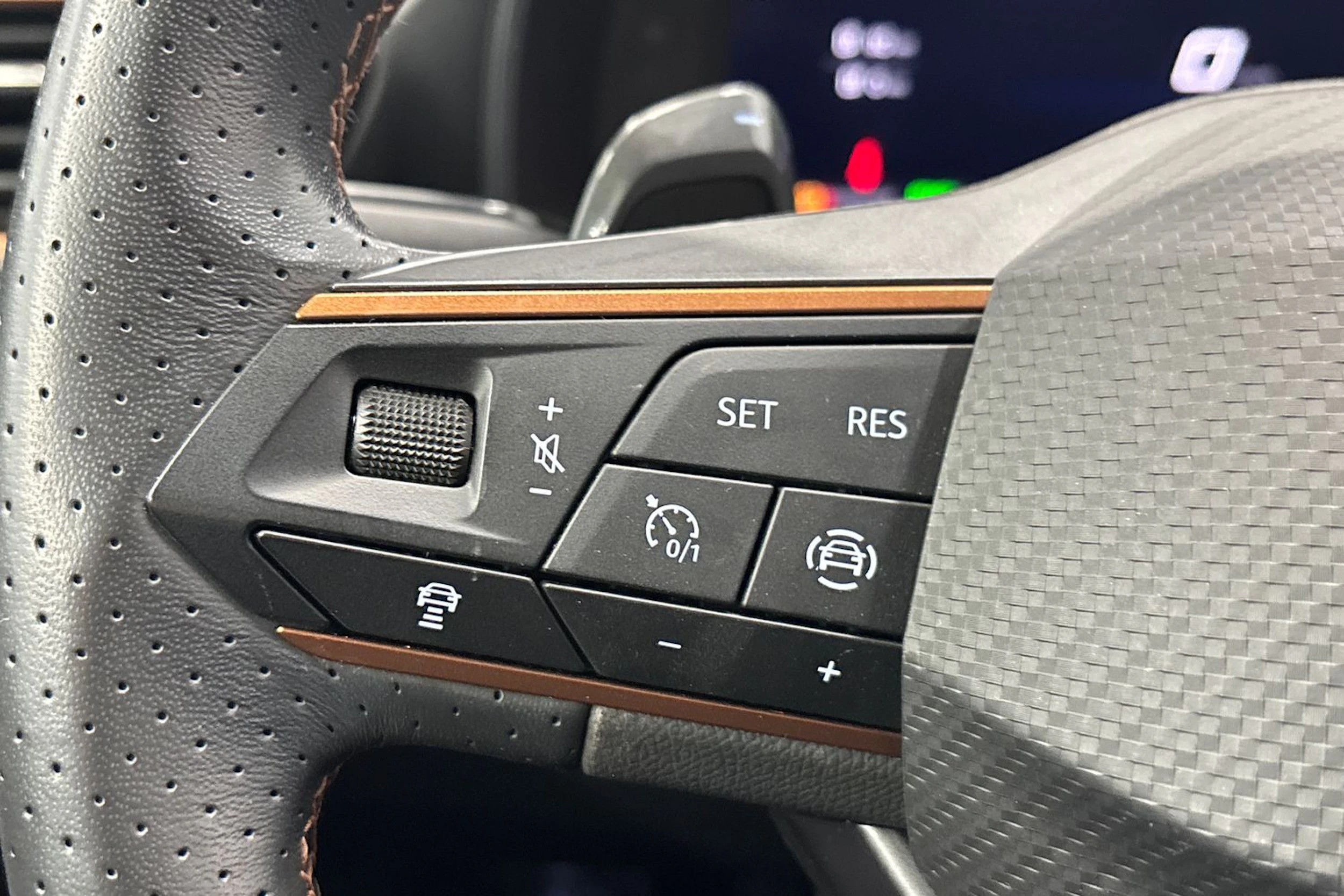 musta CUPRA Formentor 2023 kuva 20.