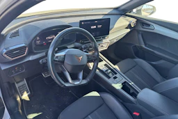 valkoinen CUPRA Formentor 2023 kuva 3.