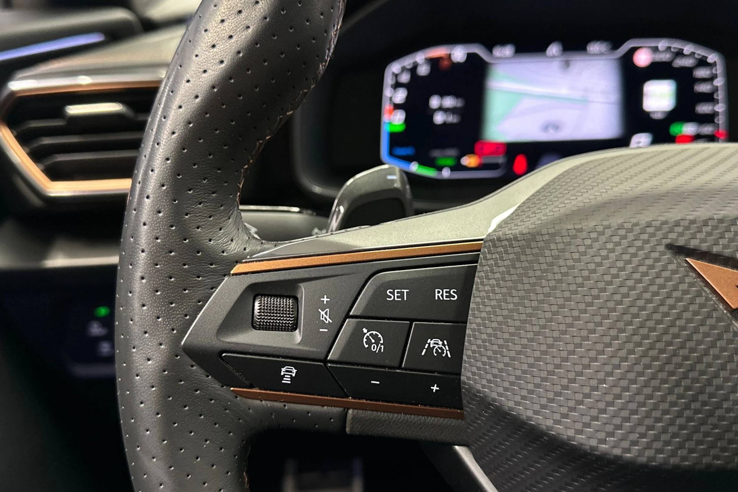 valkoinen CUPRA Formentor 2023 kuva 23.