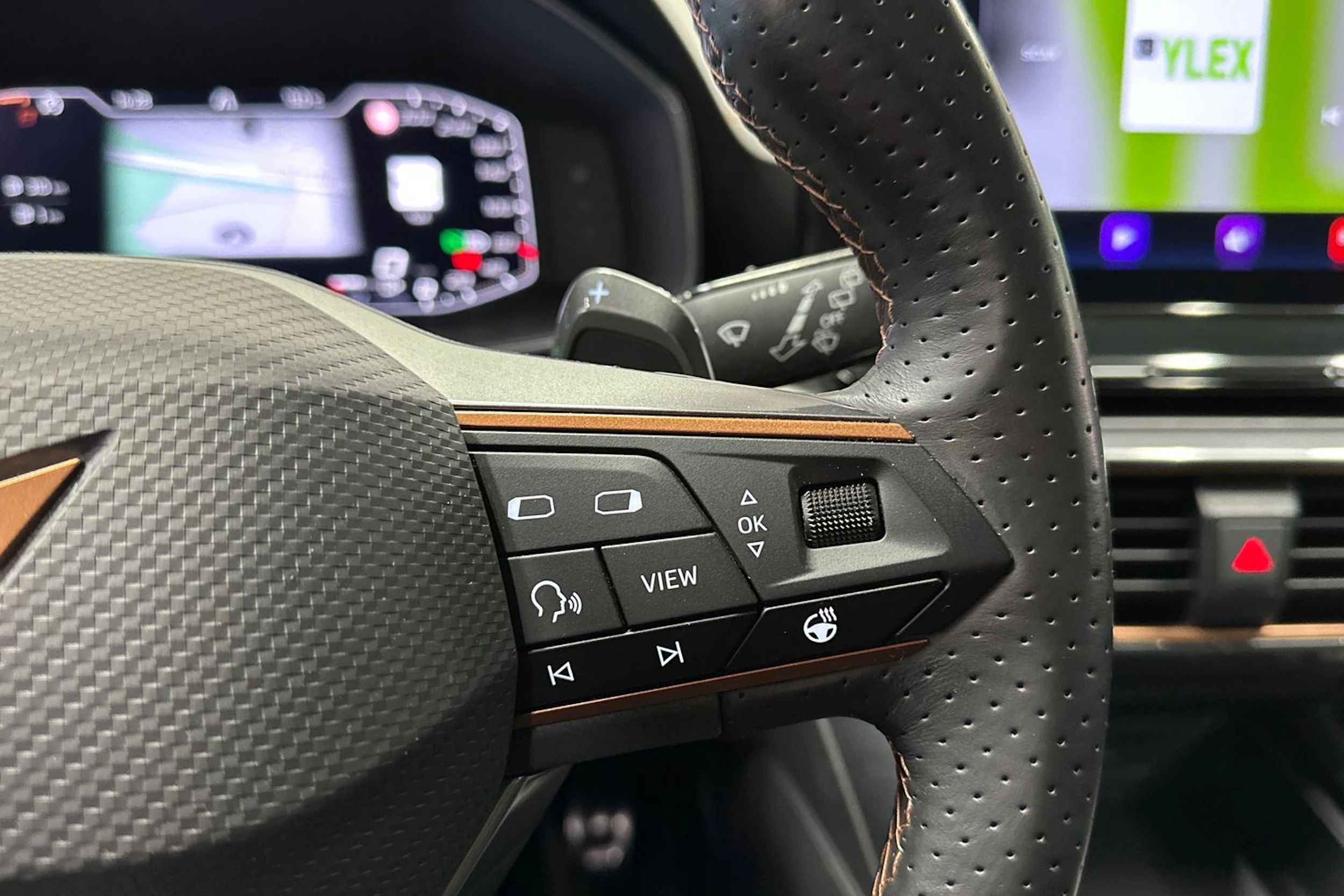 valkoinen CUPRA Formentor 2023 kuva 24.