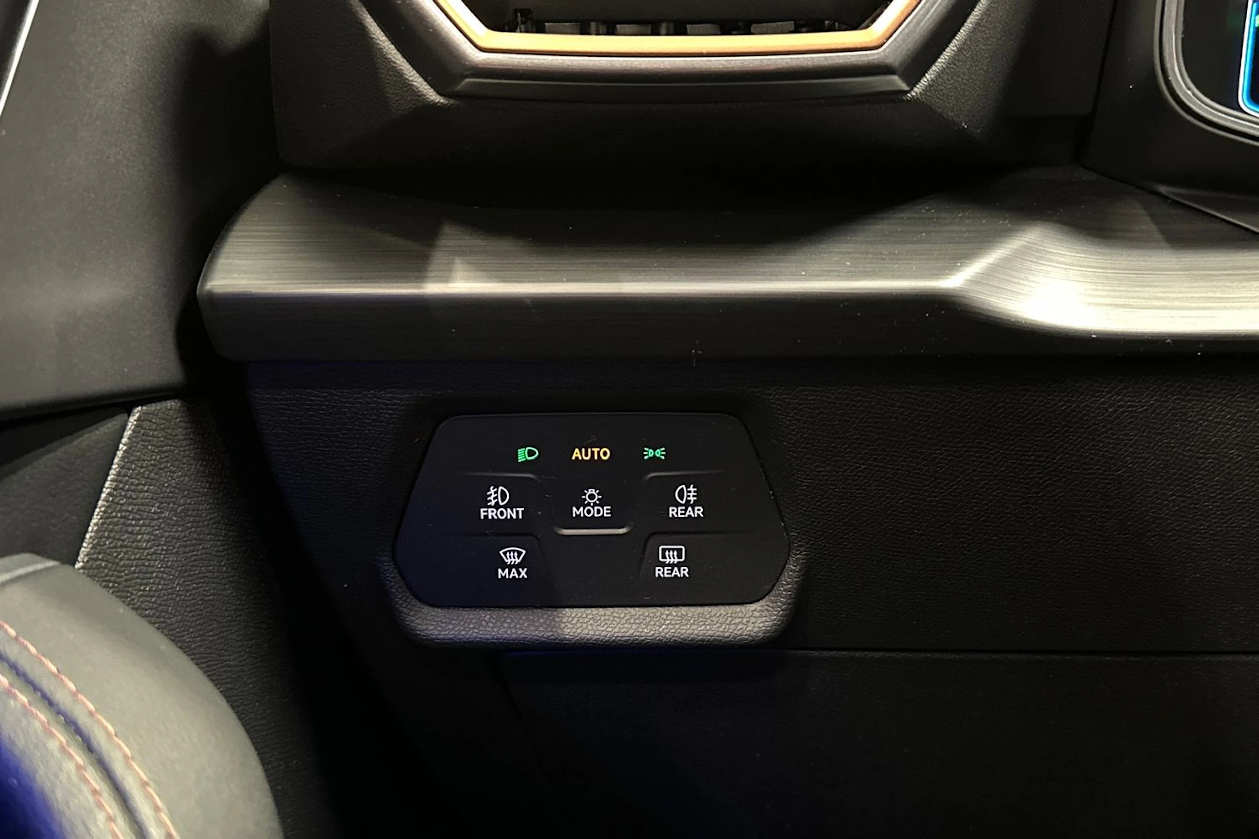 valkoinen CUPRA Formentor 2023 kuva 25.