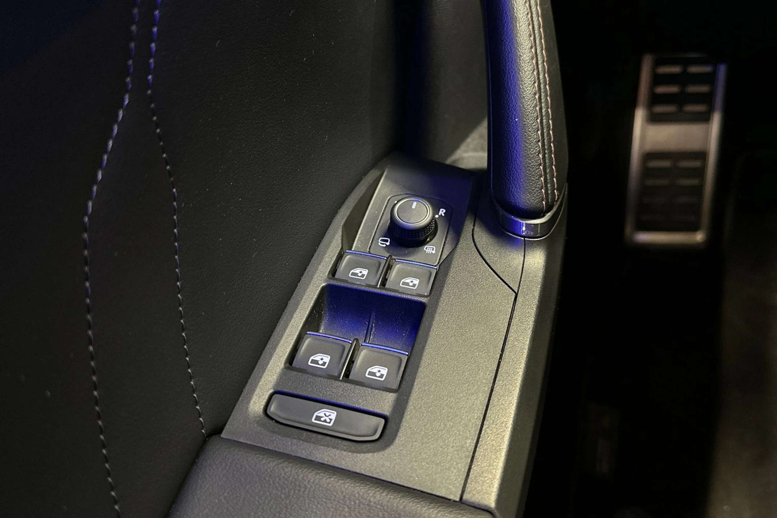 valkoinen CUPRA Formentor 2023 kuva 26.