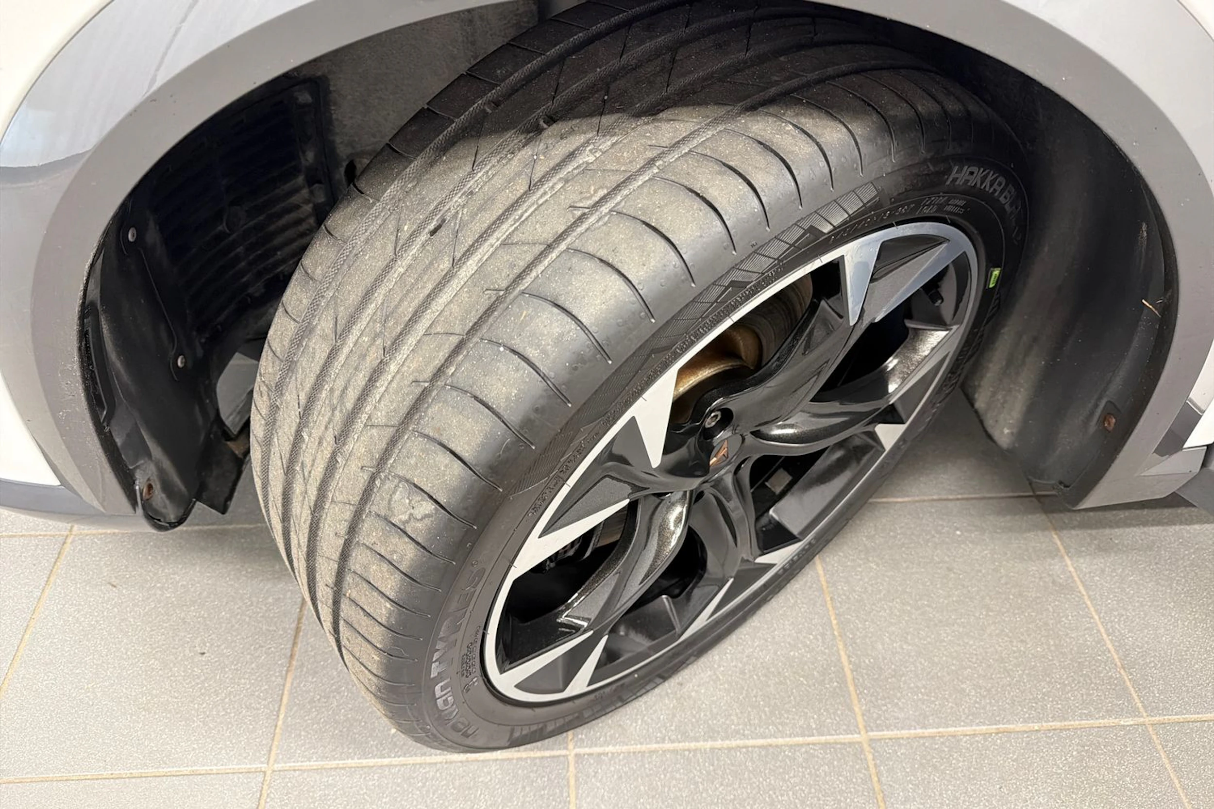 valkoinen CUPRA Formentor 2023 kuva 10.