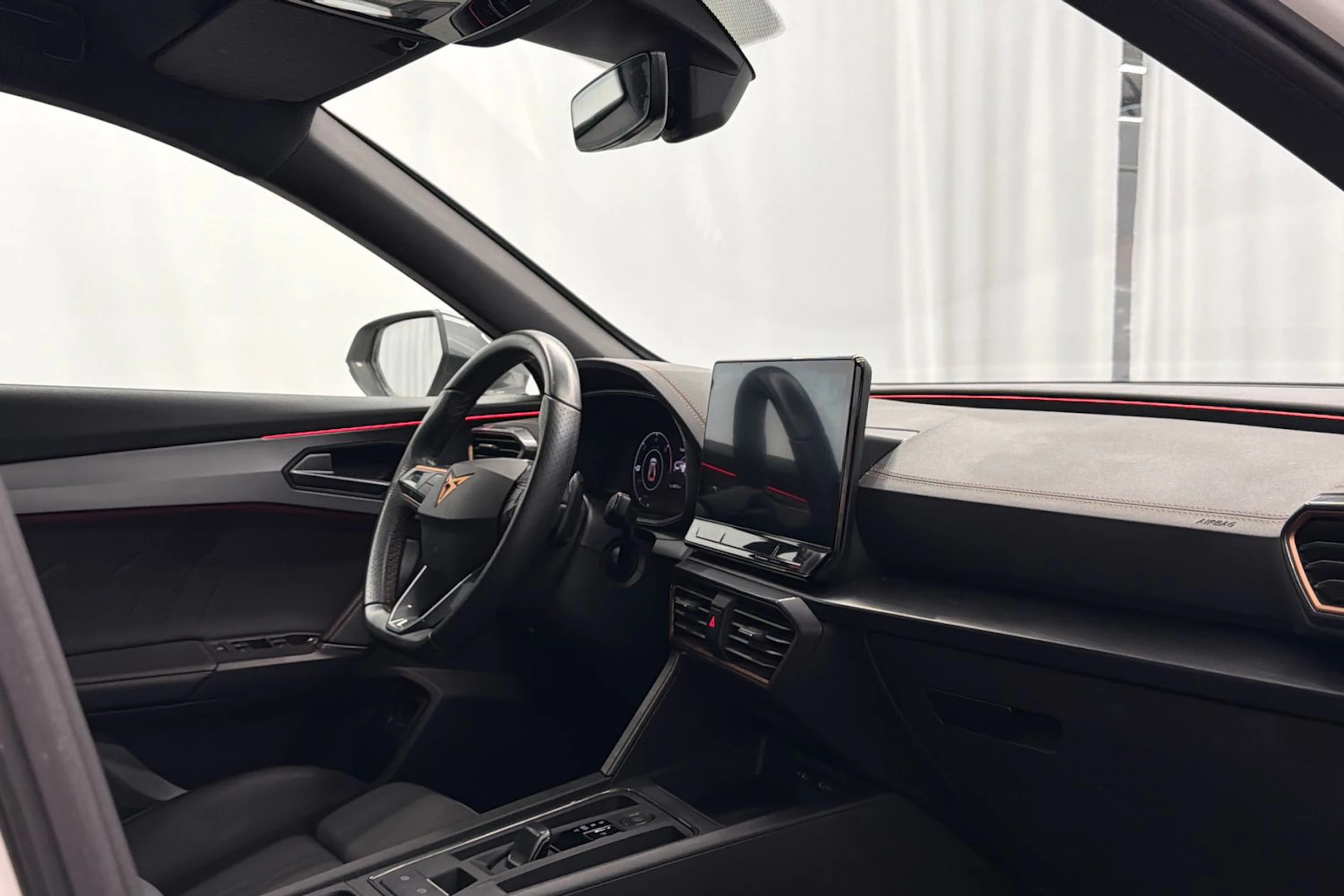 valkoinen CUPRA Formentor 2023 kuva 12.
