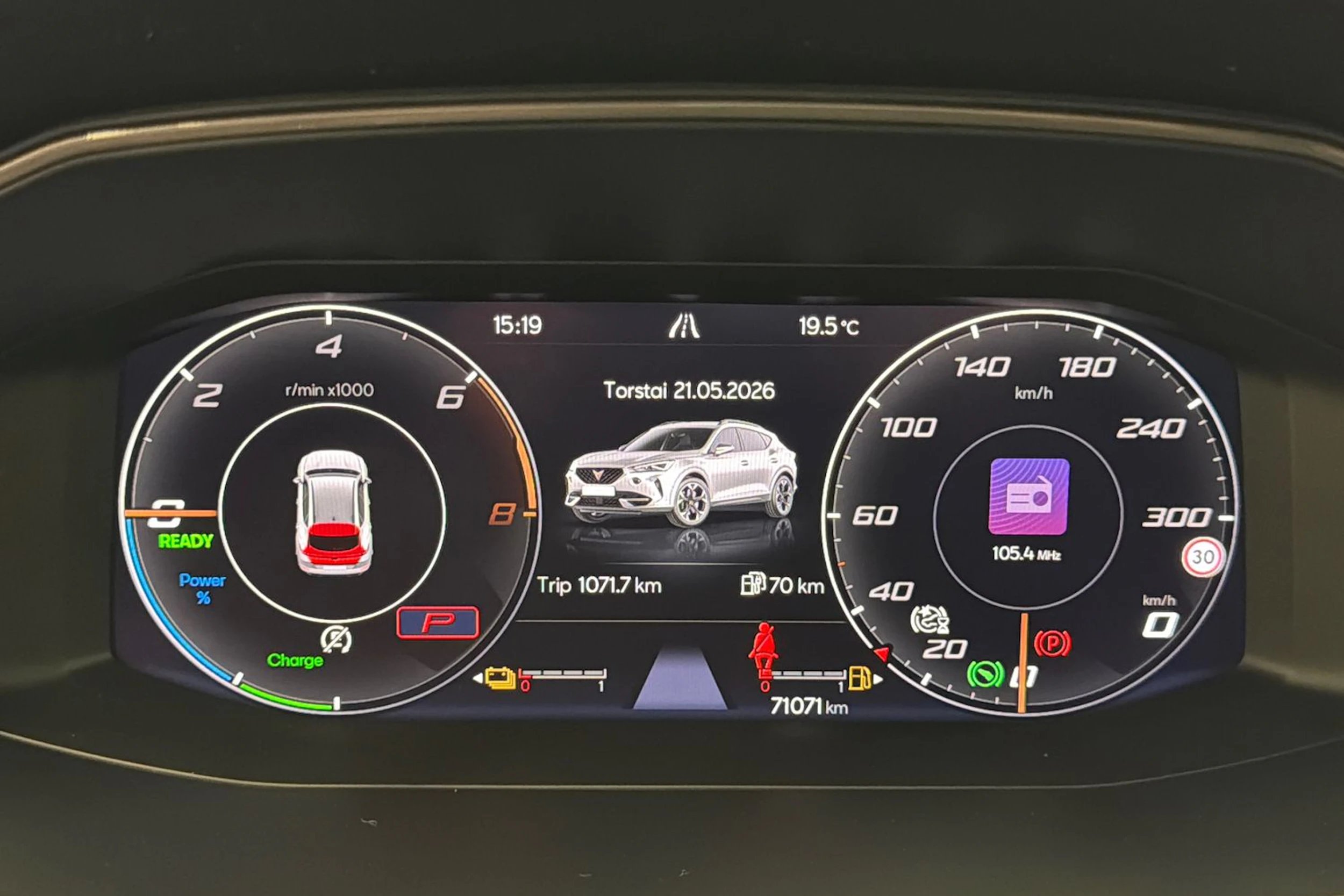 valkoinen CUPRA Formentor 2023 kuva 16.