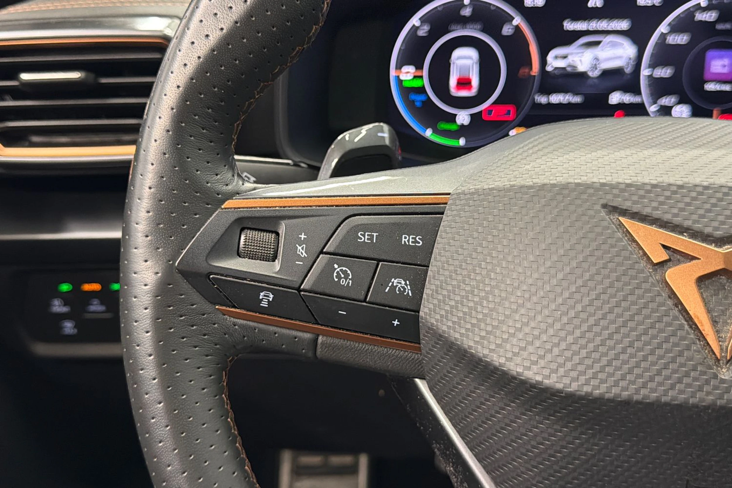 valkoinen CUPRA Formentor 2023 kuva 17.