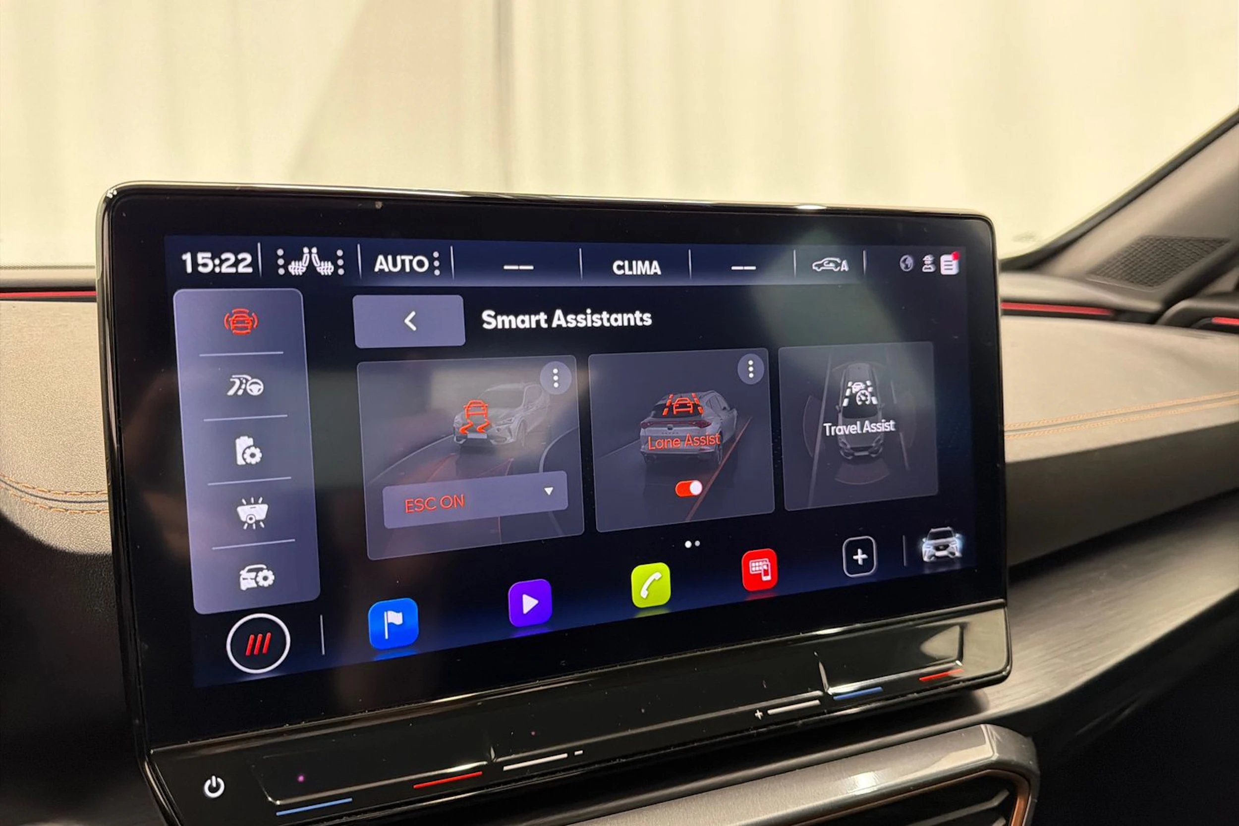 valkoinen CUPRA Formentor 2023 kuva 23.
