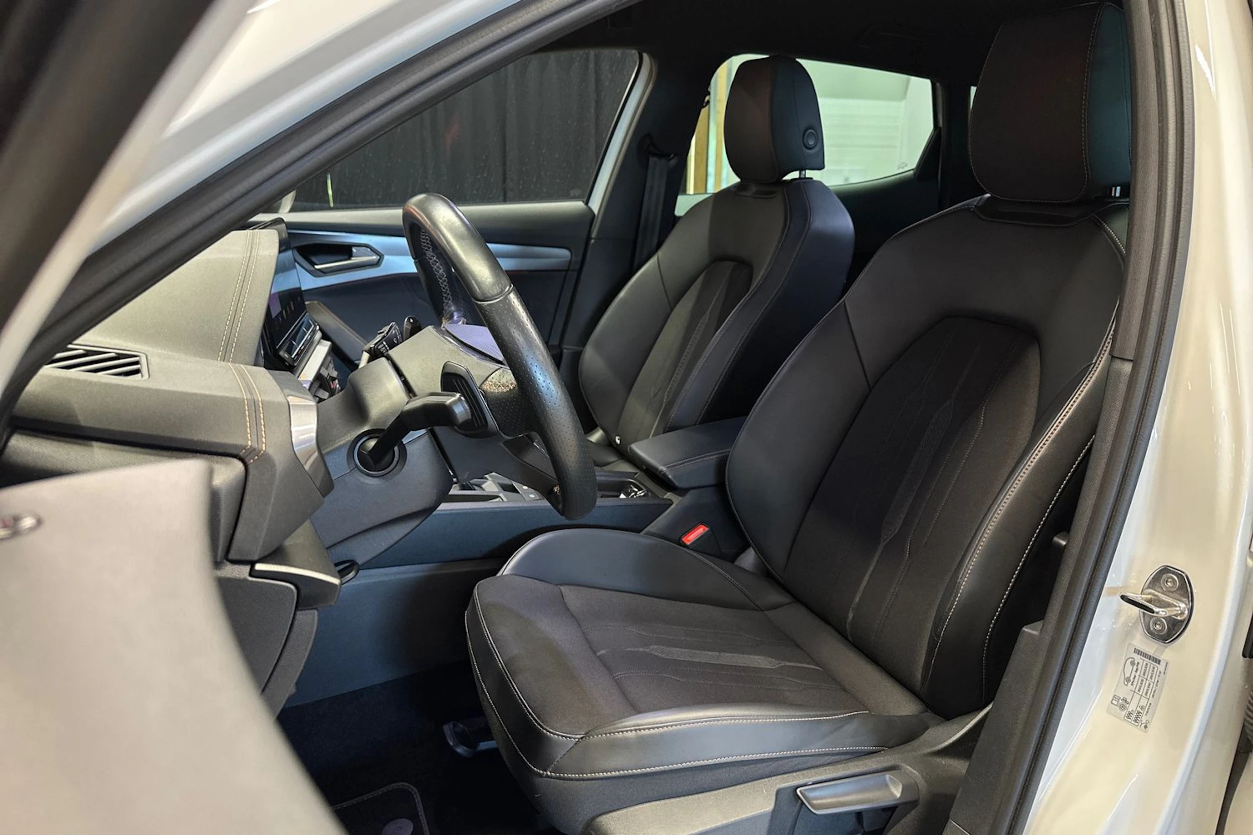 valkoinen CUPRA Formentor 2023 kuva 12.