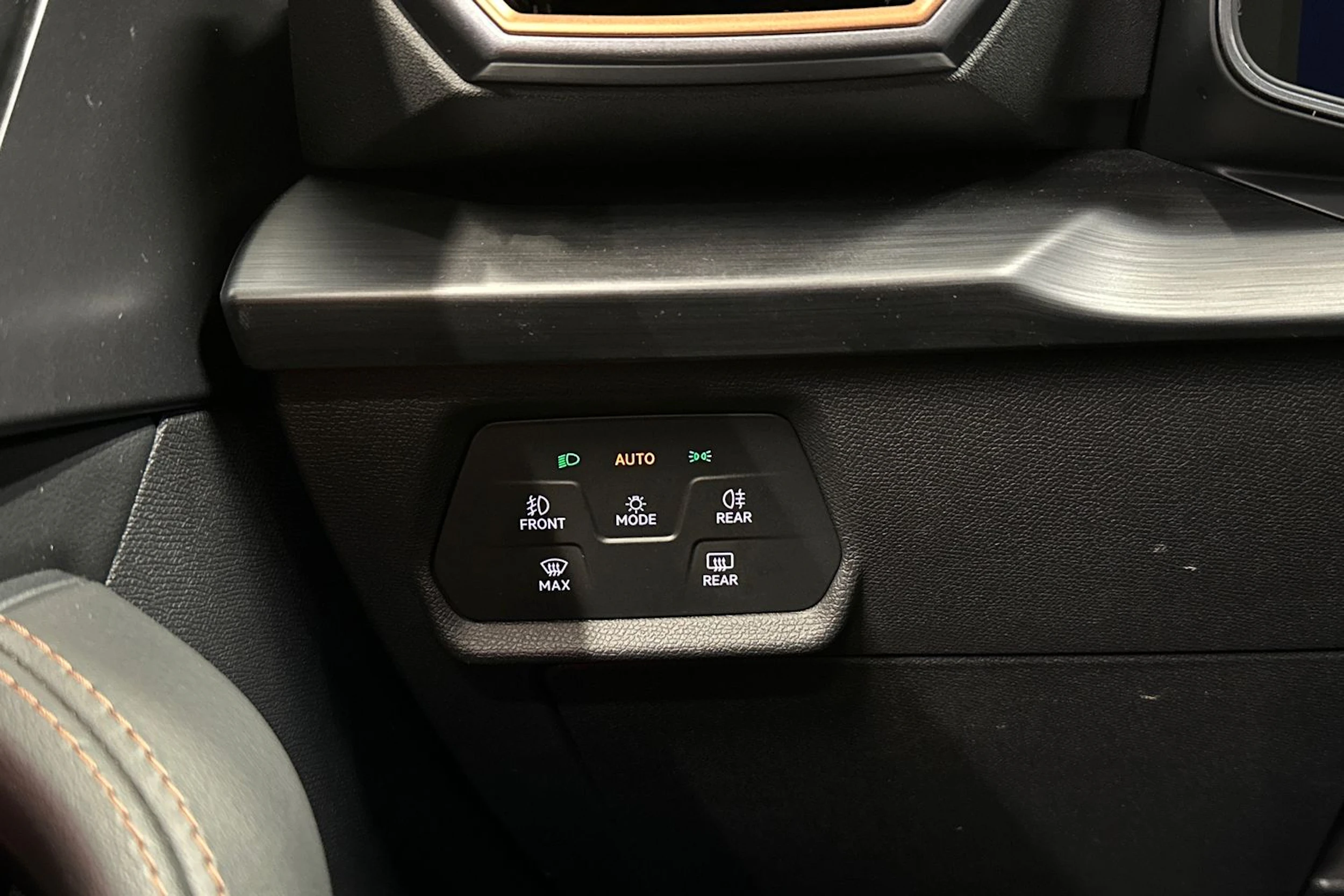 valkoinen CUPRA Formentor 2023 kuva 22.