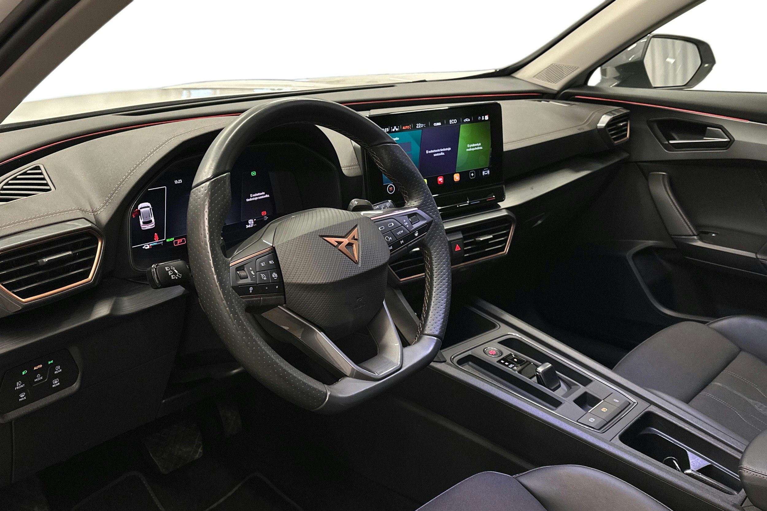 valkoinen CUPRA Formentor 2023 kuva 7.