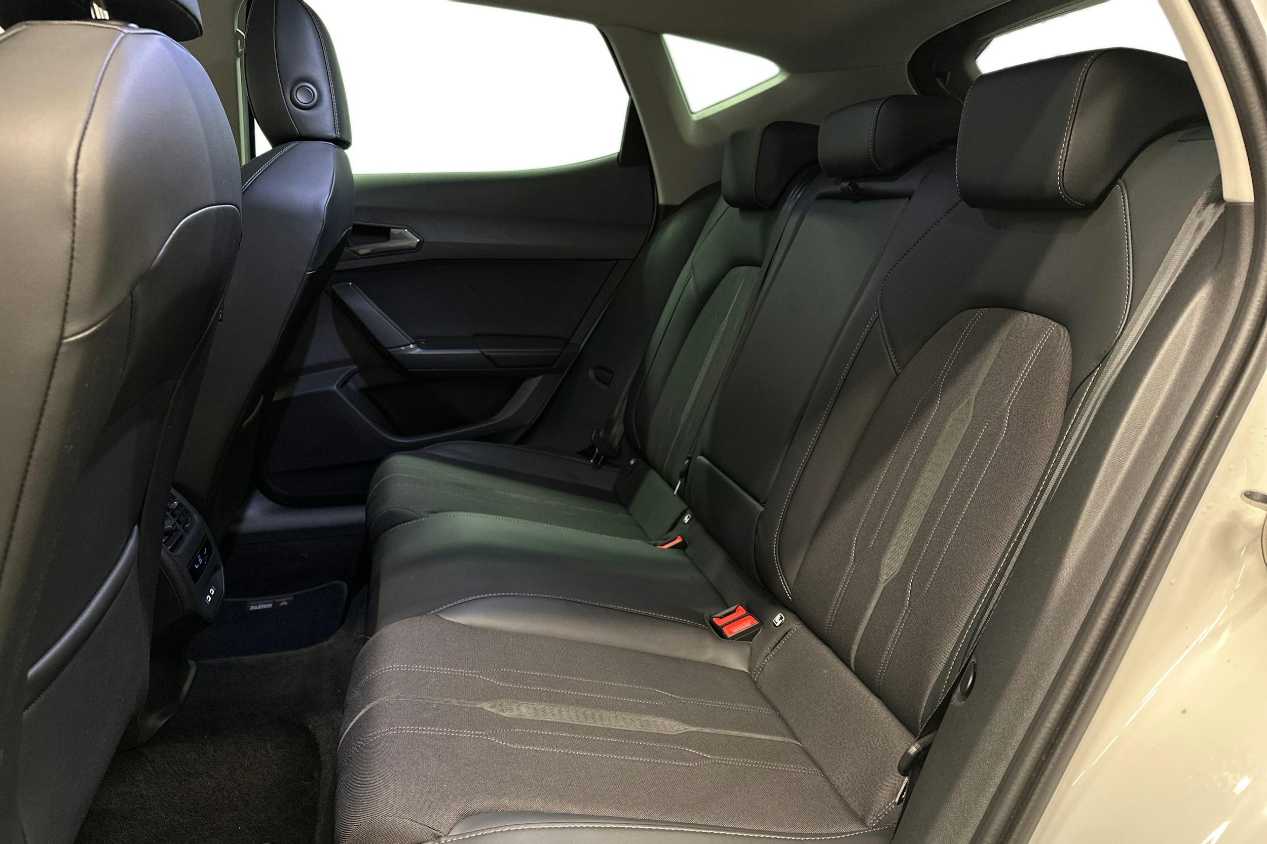 valkoinen CUPRA Formentor 2023 kuva 10.