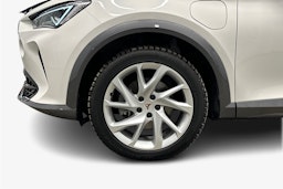 valkoinen CUPRA Formentor 2023 kuva 11.