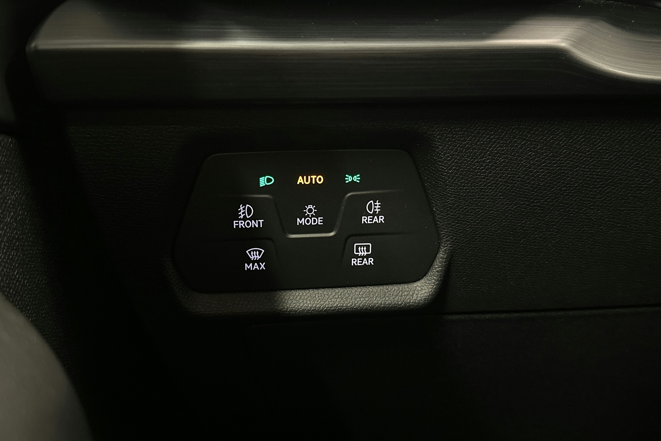 valkoinen CUPRA Formentor 2023 kuva 19.