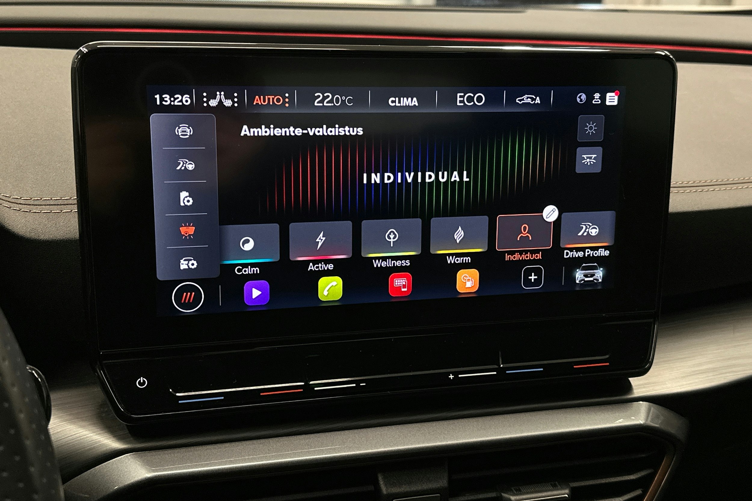 valkoinen CUPRA Formentor 2023 kuva 24.