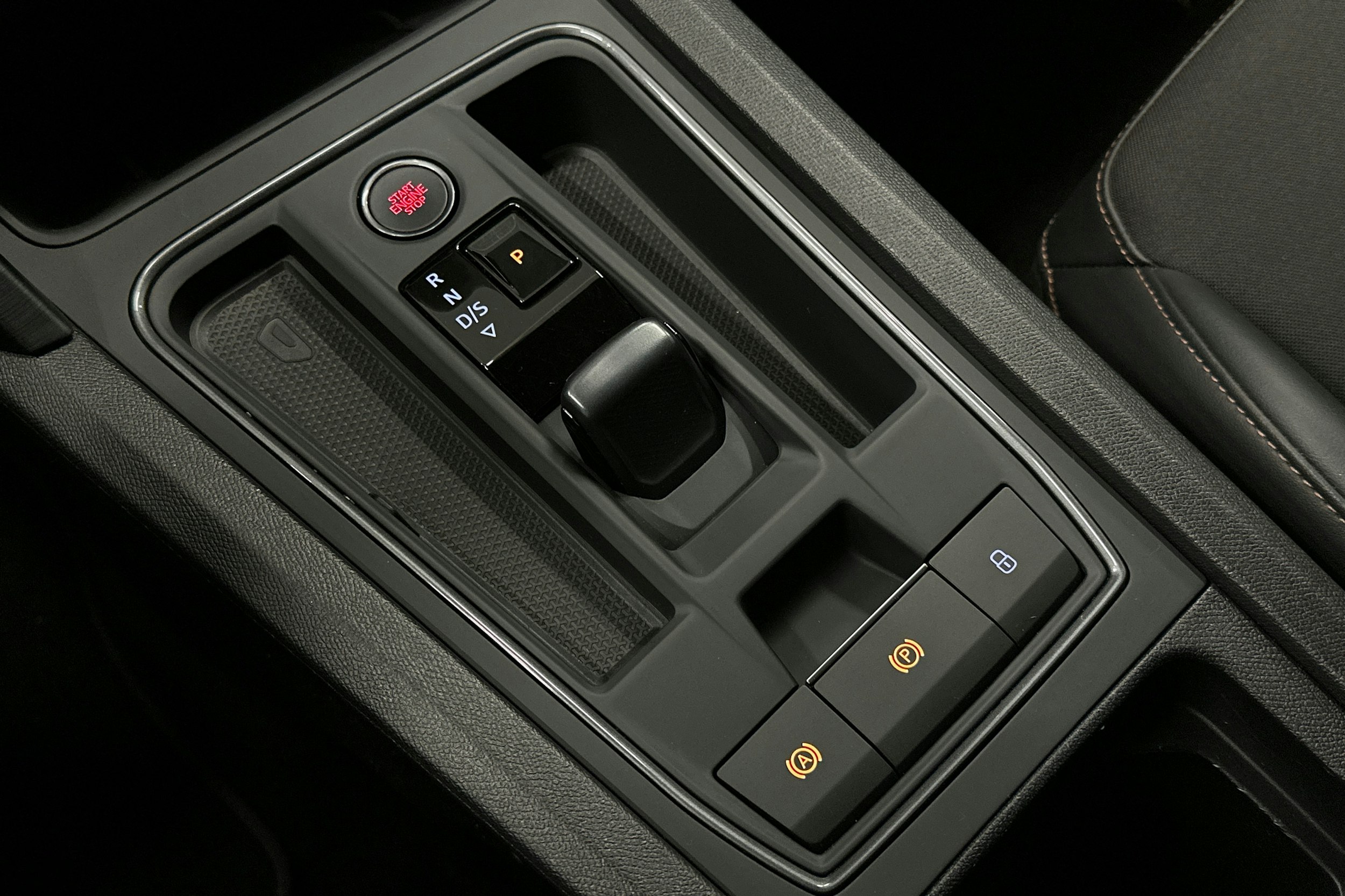 valkoinen CUPRA Formentor 2023 kuva 32.