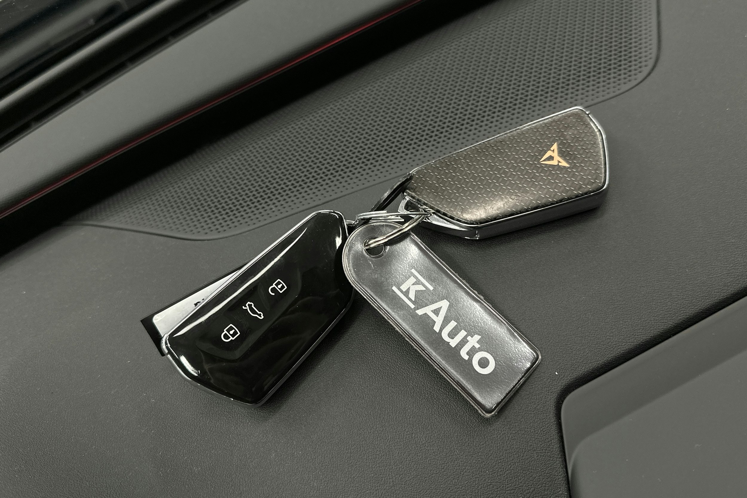 valkoinen CUPRA Formentor 2023 kuva 33.