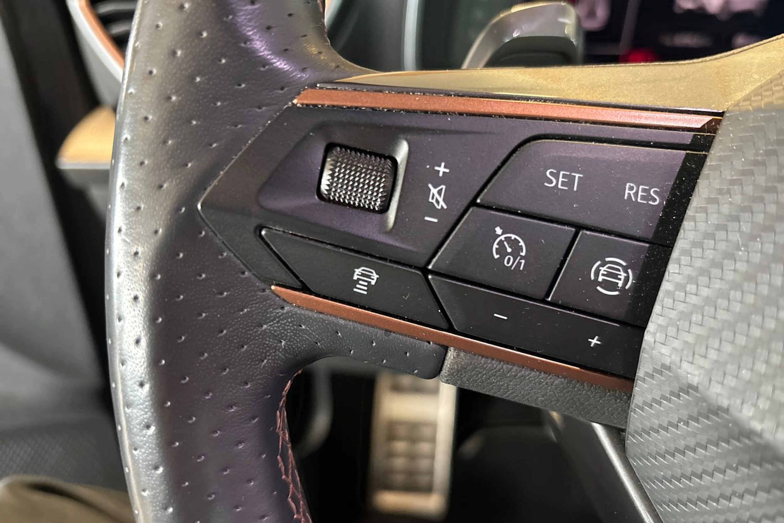 harmaa CUPRA Formentor 2023 kuva 16.