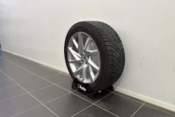 punainen CUPRA Formentor 2023 kuva 10.