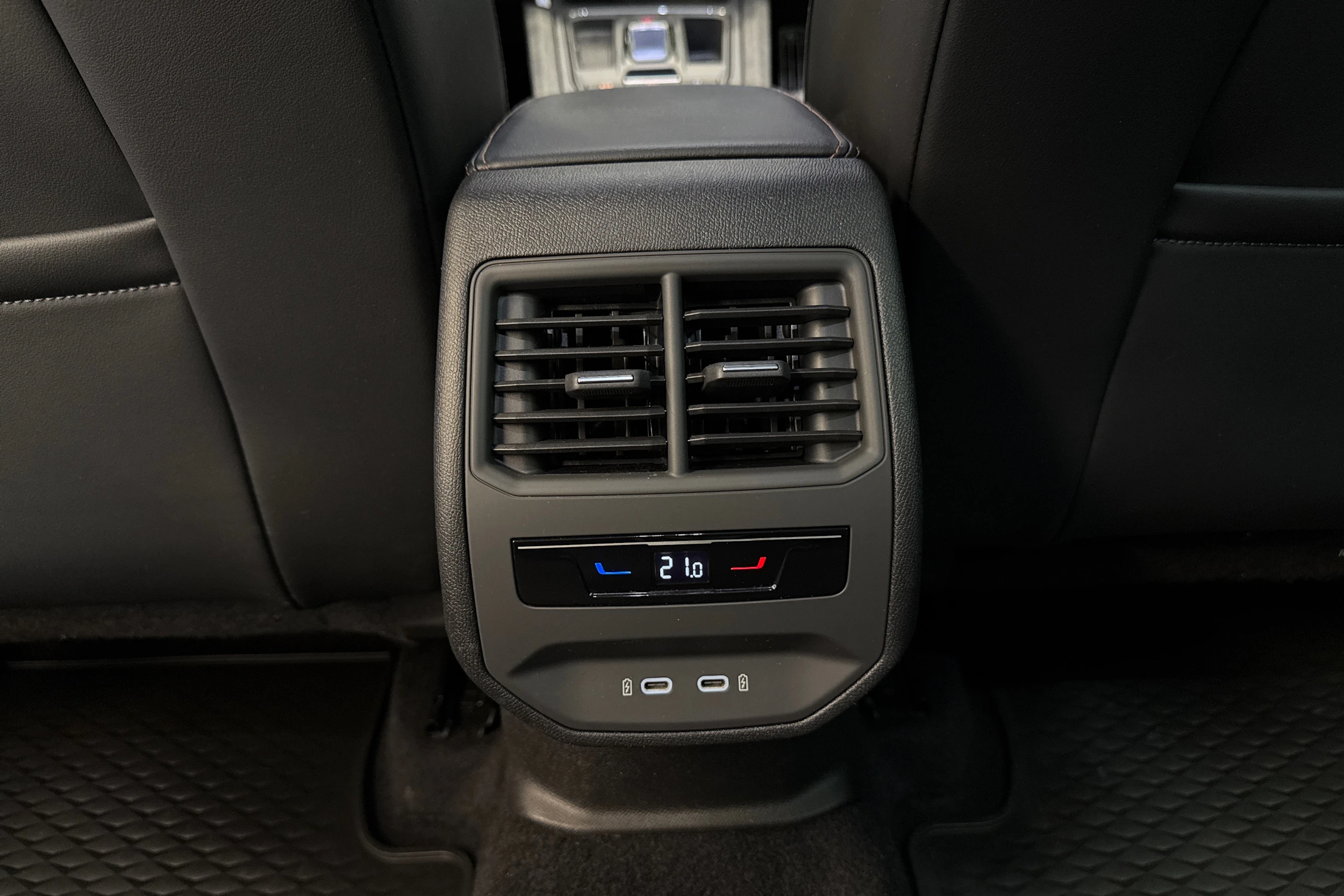 punainen CUPRA Formentor 2023 kuva 11.