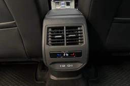 punainen CUPRA Formentor 2023 kuva 11.