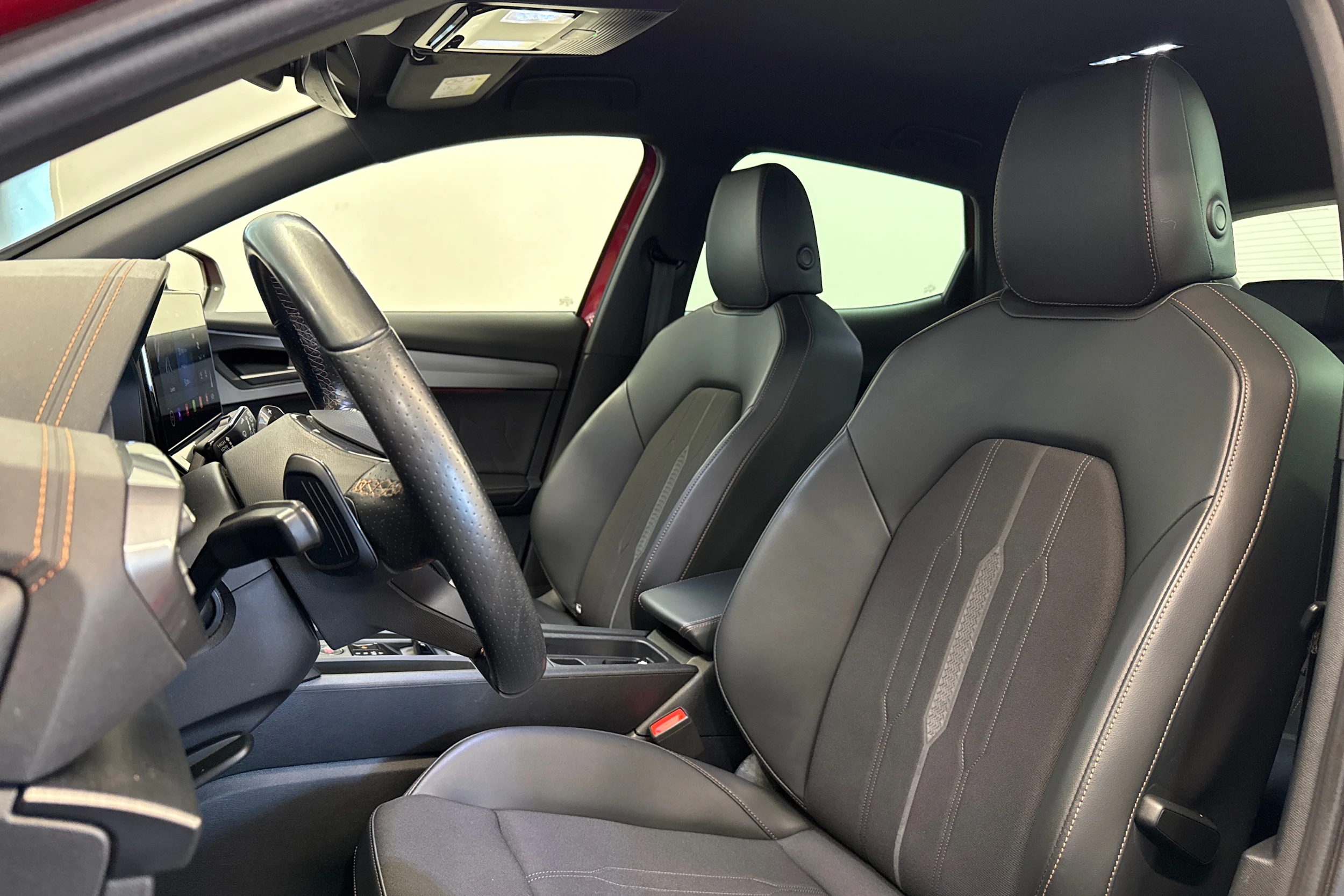 punainen CUPRA Formentor 2023 kuva 12.