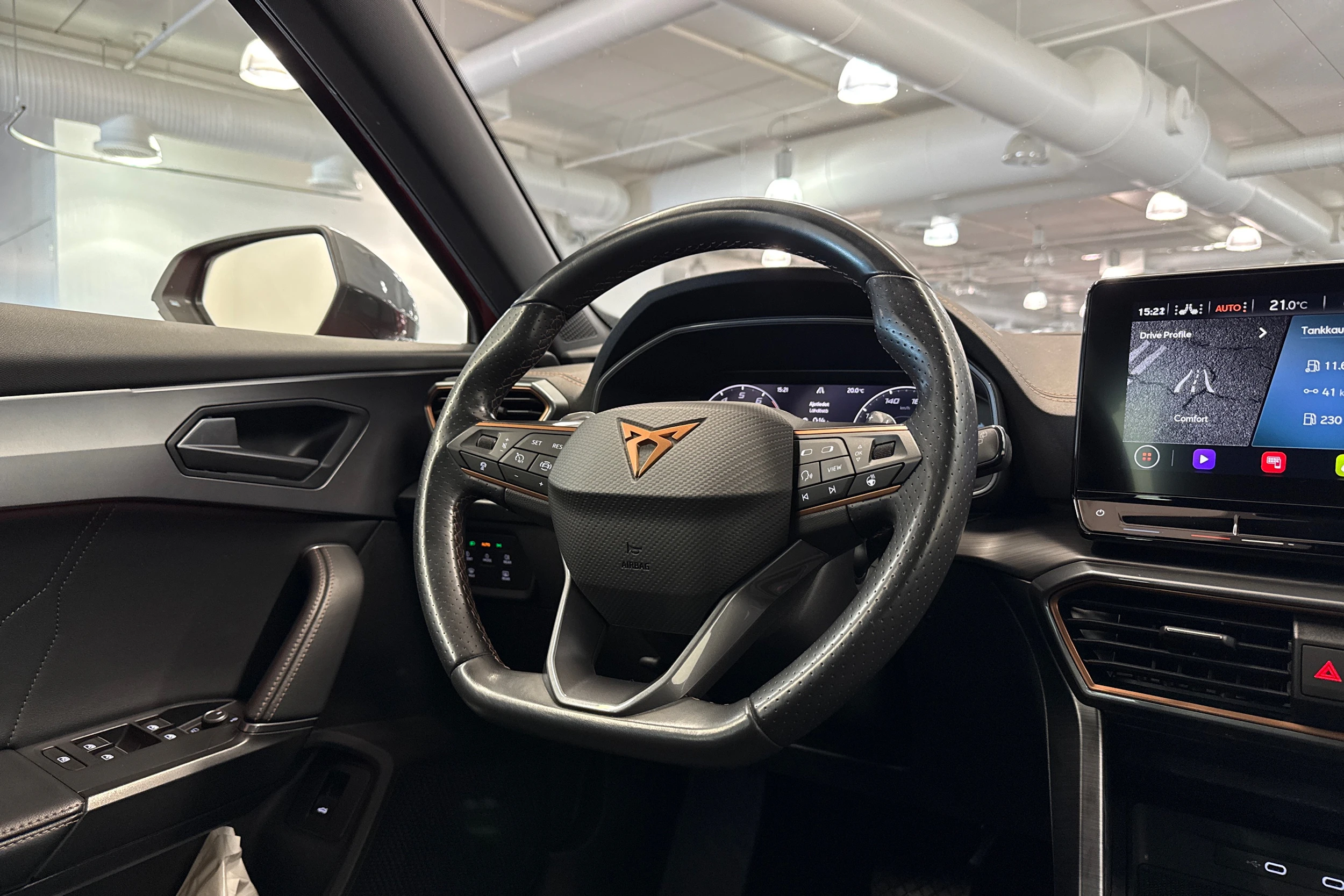 punainen CUPRA Formentor 2023 kuva 13.