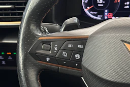 punainen CUPRA Formentor 2023 kuva 14.