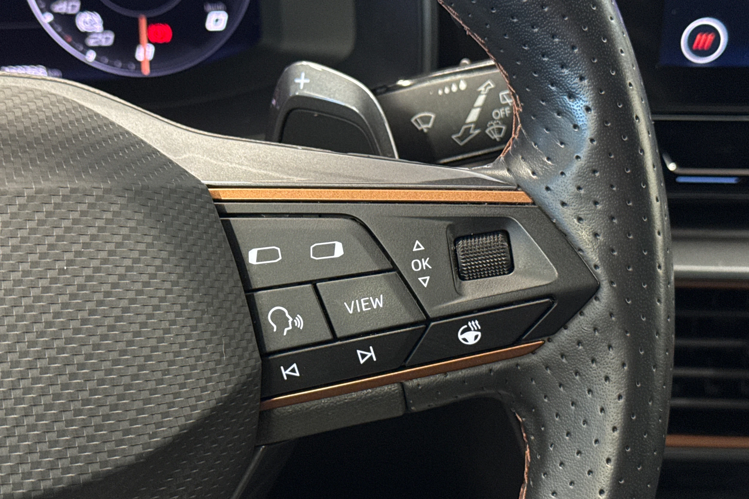 punainen CUPRA Formentor 2023 kuva 15.