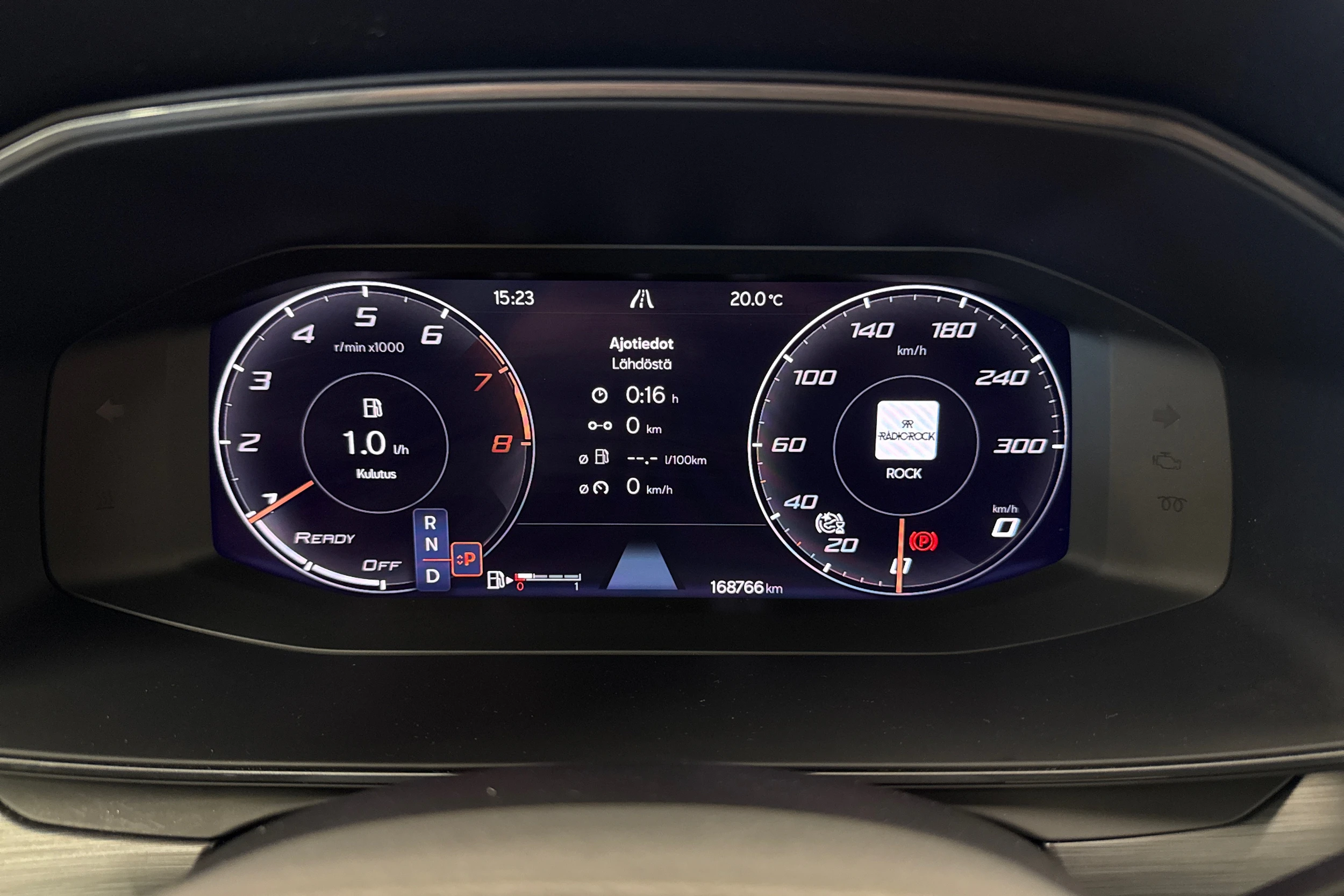 punainen CUPRA Formentor 2023 kuva 16.