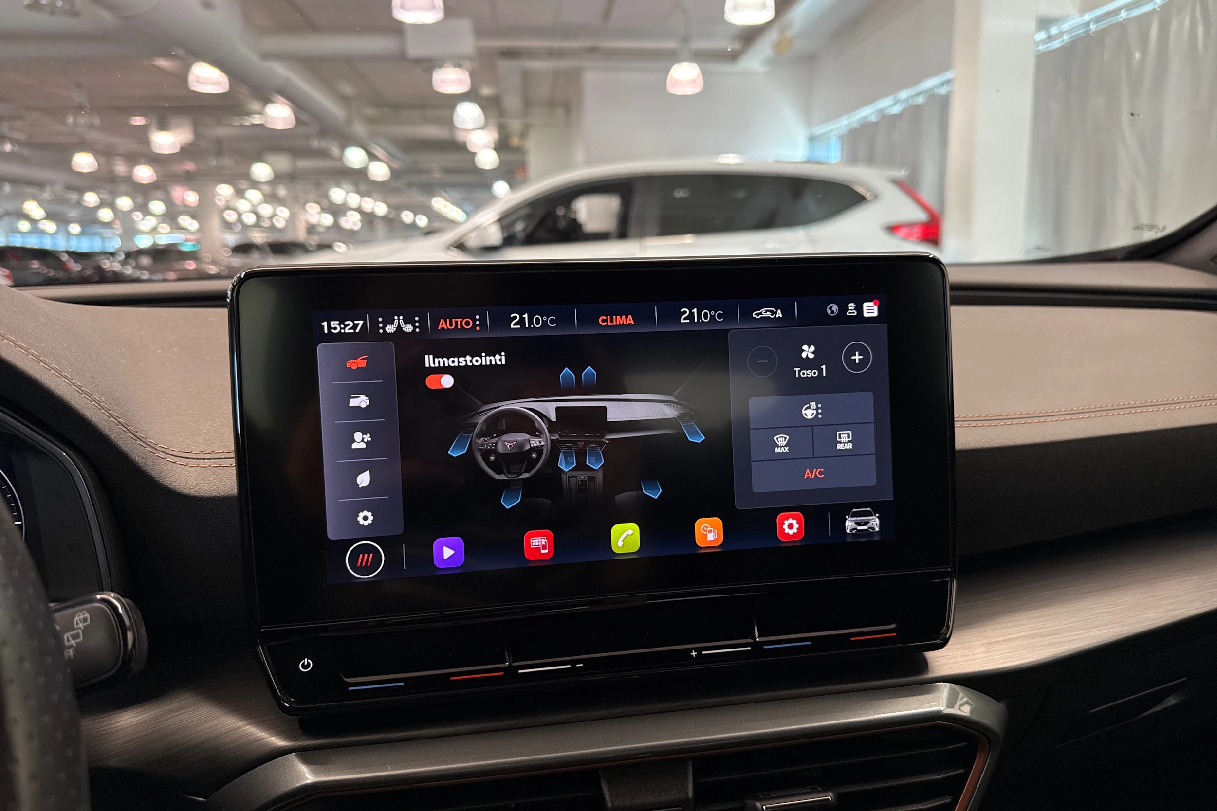 punainen CUPRA Formentor 2023 kuva 22.