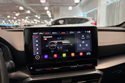 punainen CUPRA Formentor 2023 kuva 22.