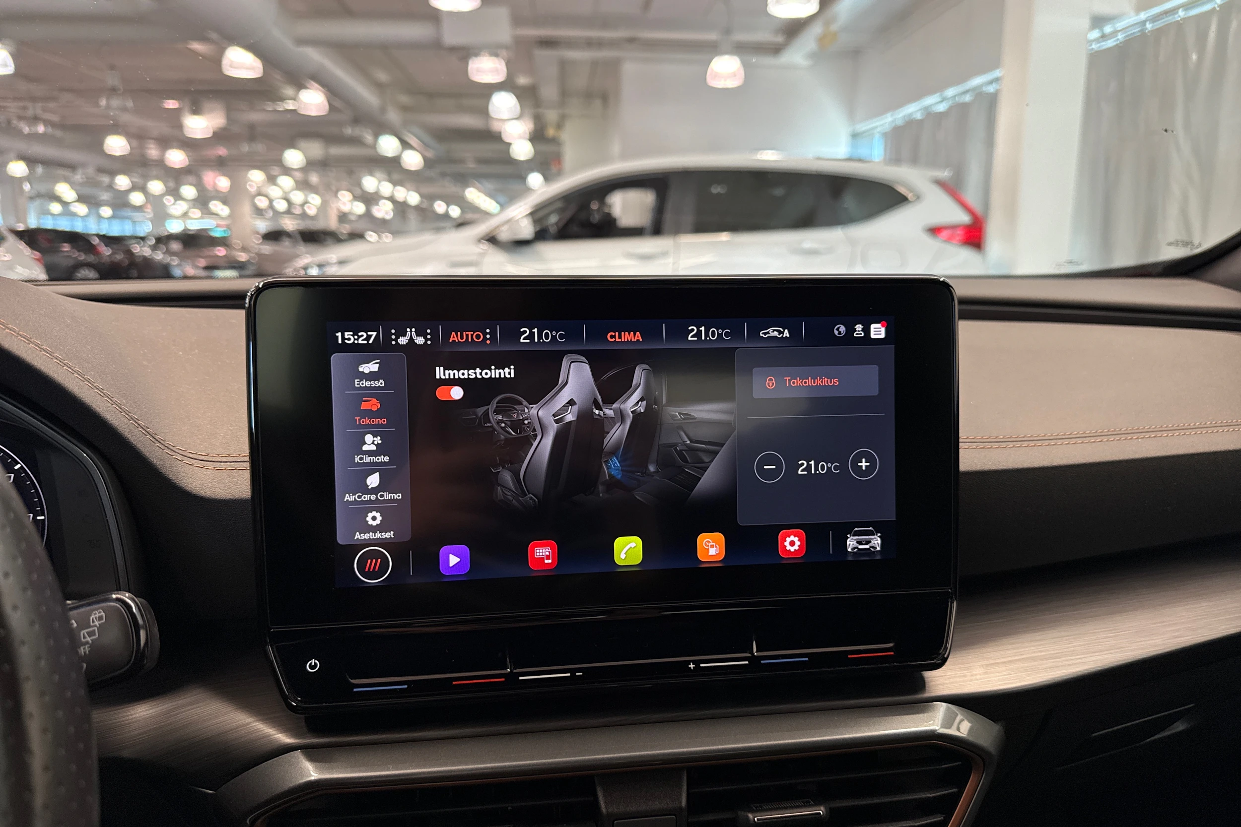 punainen CUPRA Formentor 2023 kuva 23.