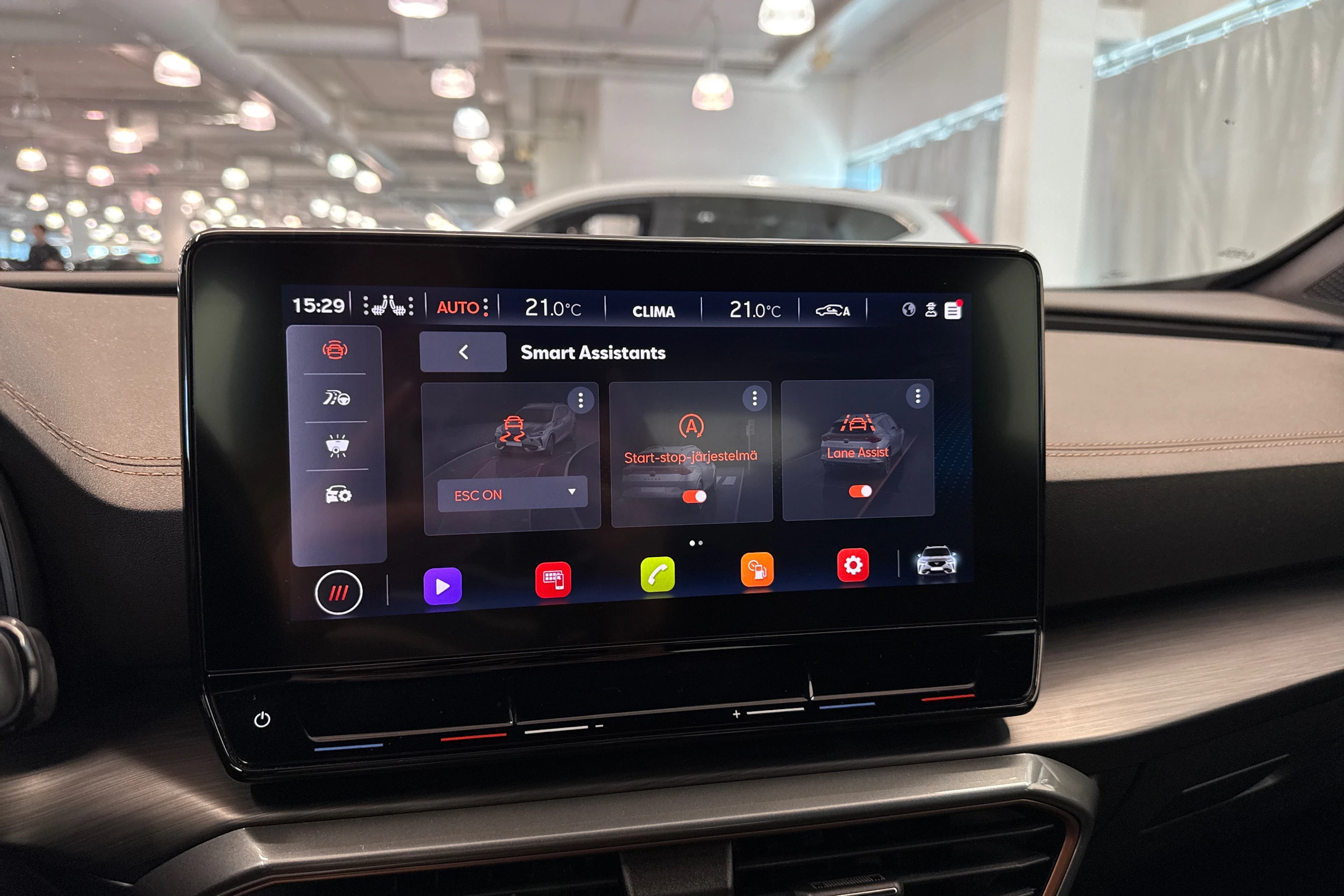 punainen CUPRA Formentor 2023 kuva 26.